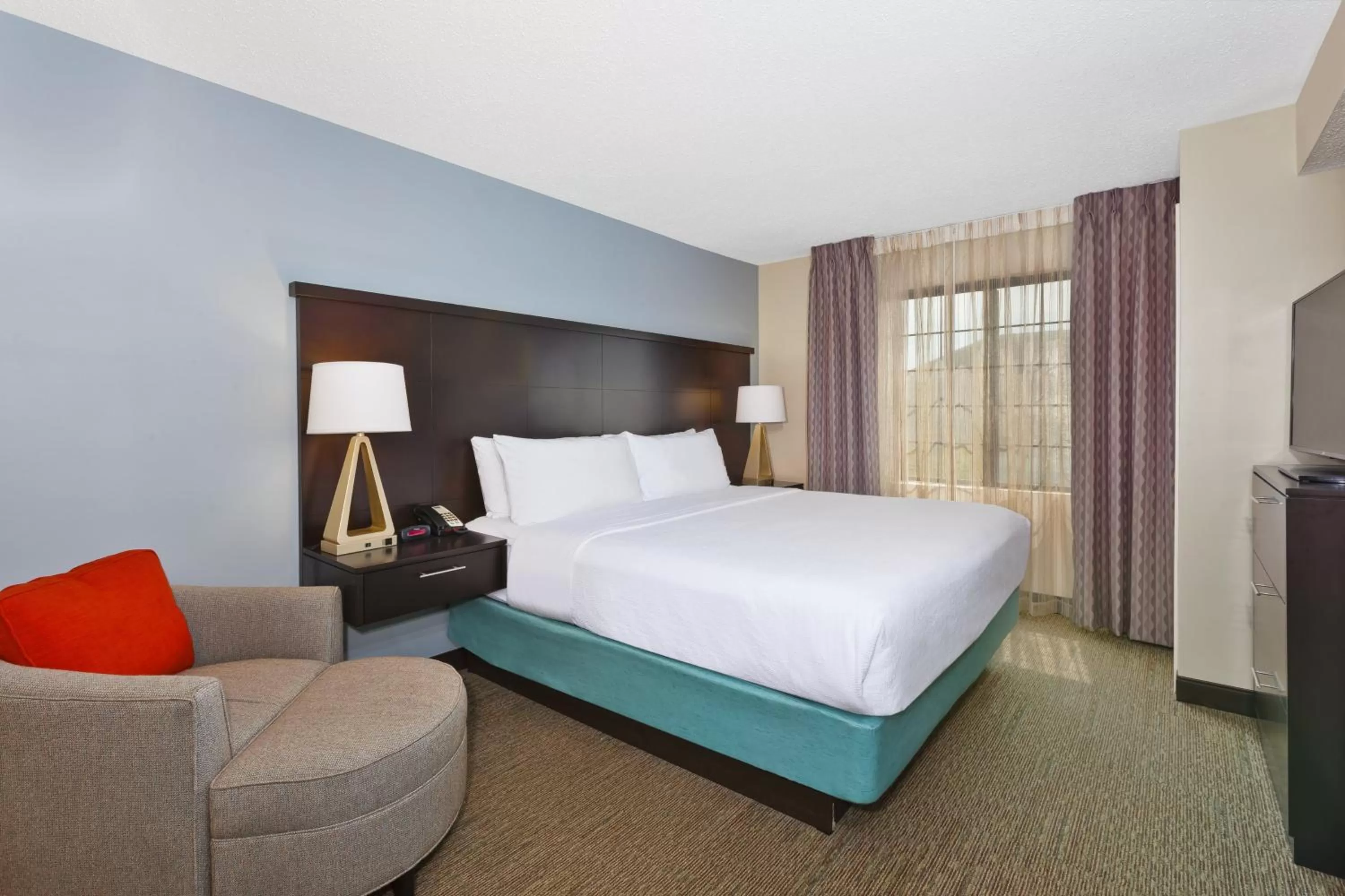 One-Bedroom King Suite in Staybridge Suites Detroit-Utica by IHG