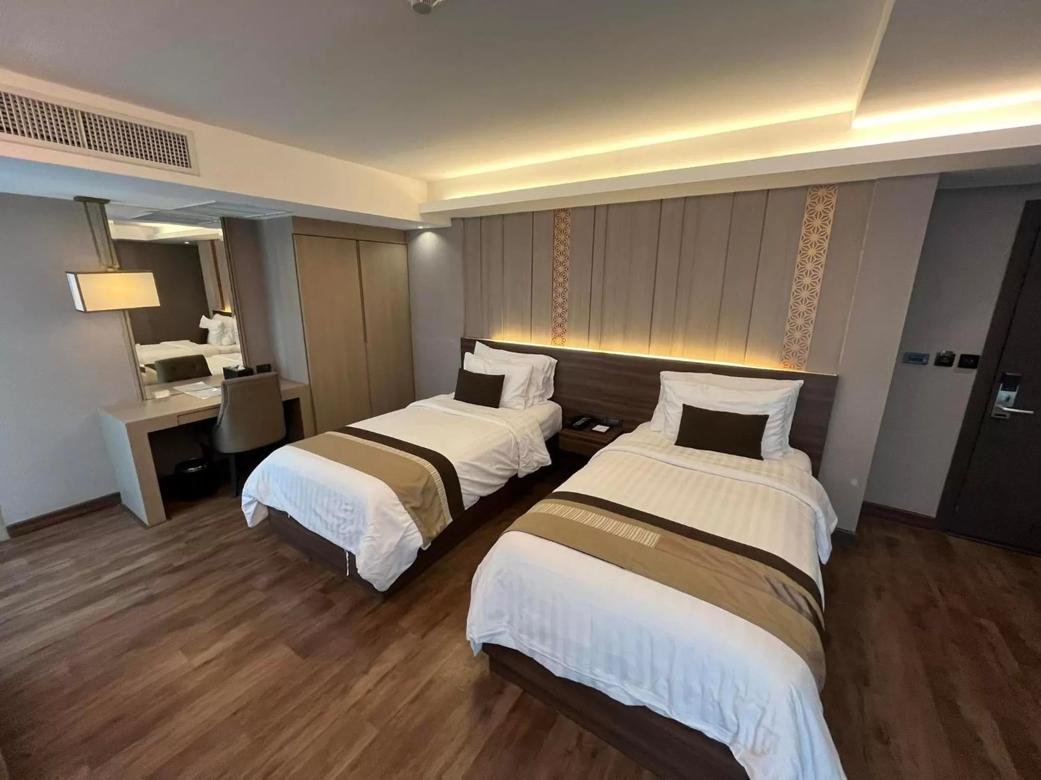 Premier Twin Room in Arte Hotel - SHA Extra Plus