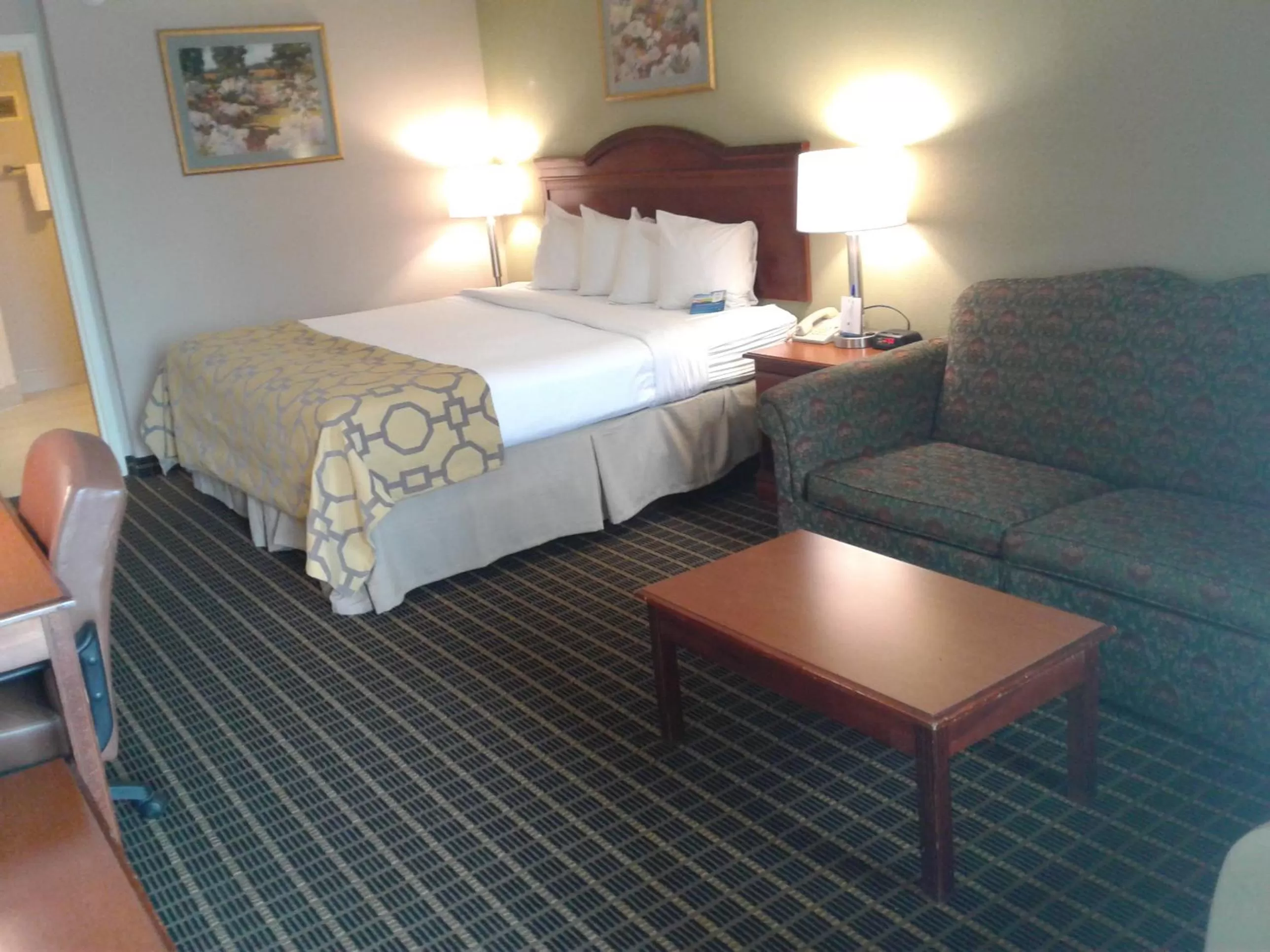Premier King Room - Non-Smoking in Baymont by Wyndham Clarksville Northeast