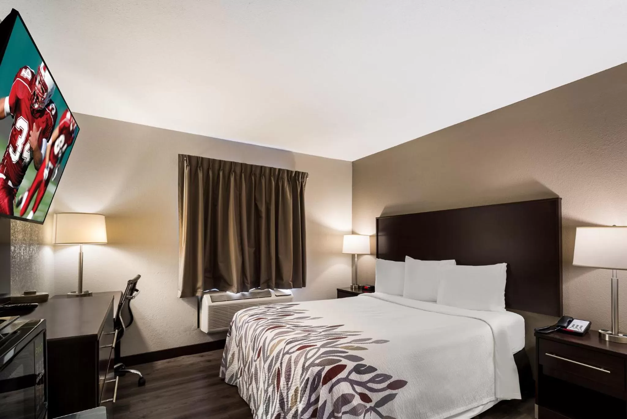 Deluxe Queen Room Disability Access Roll-In Shower Smoke Free in Red Roof Inn Allentown South