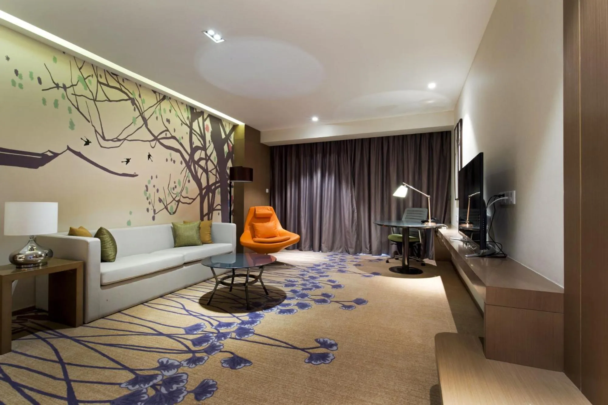 1 King One-Bedroom Suite in Holiday Inn Chengdu High-Tech Center by IHG