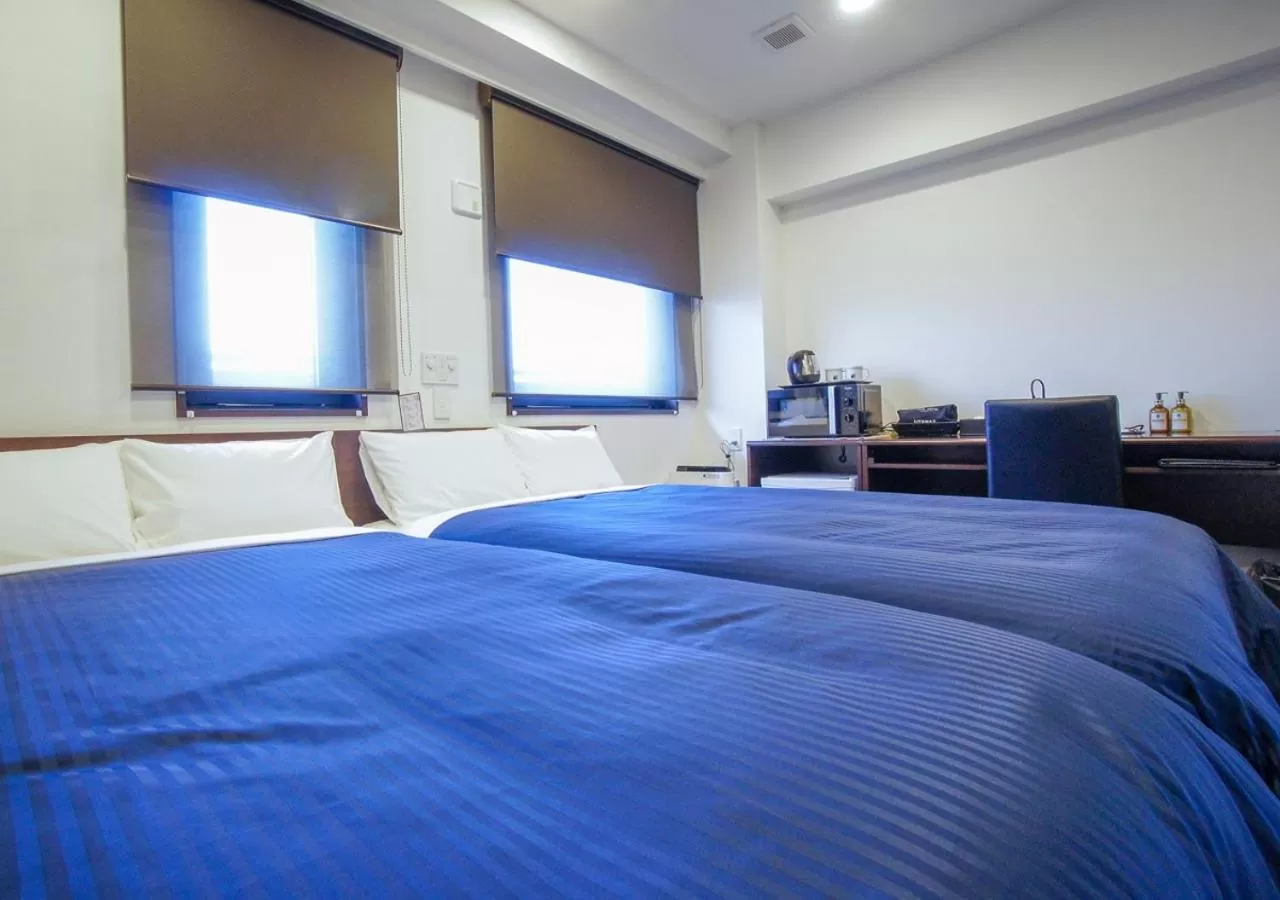 Twin Room - Smoking in HOTEL LiVEMAX Kanazawa Ekimae