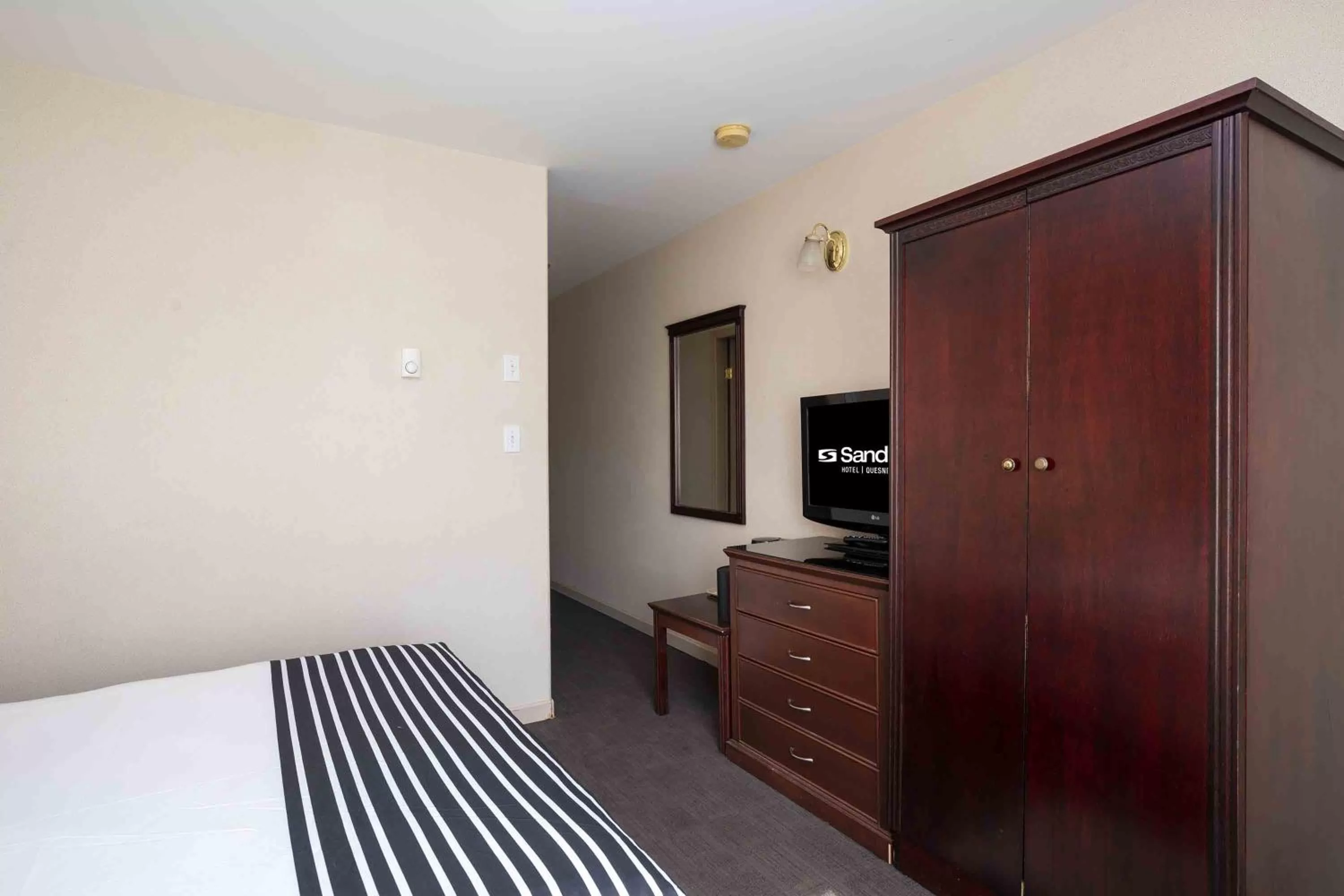 Queen Room in Sandman Hotel Quesnel