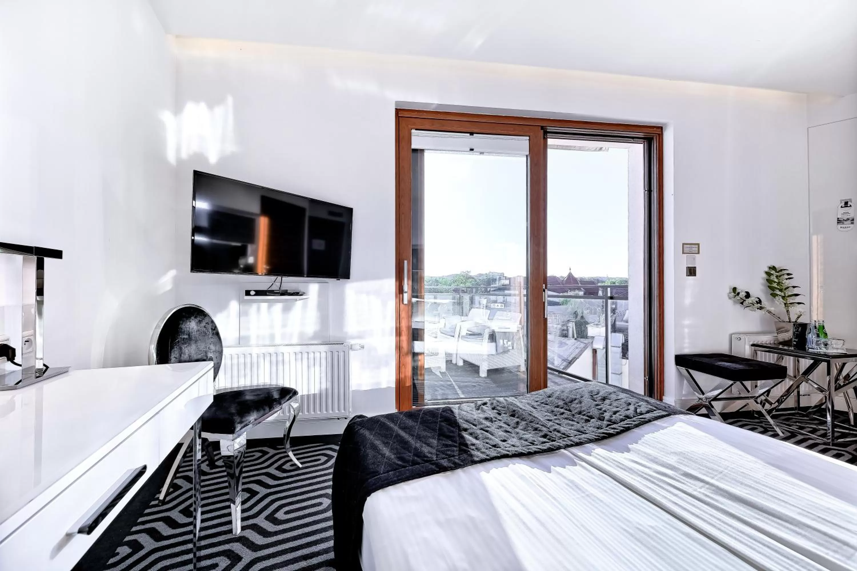 Lux Premium Double Room with Terrace in Bayjonn Boutique Hotel