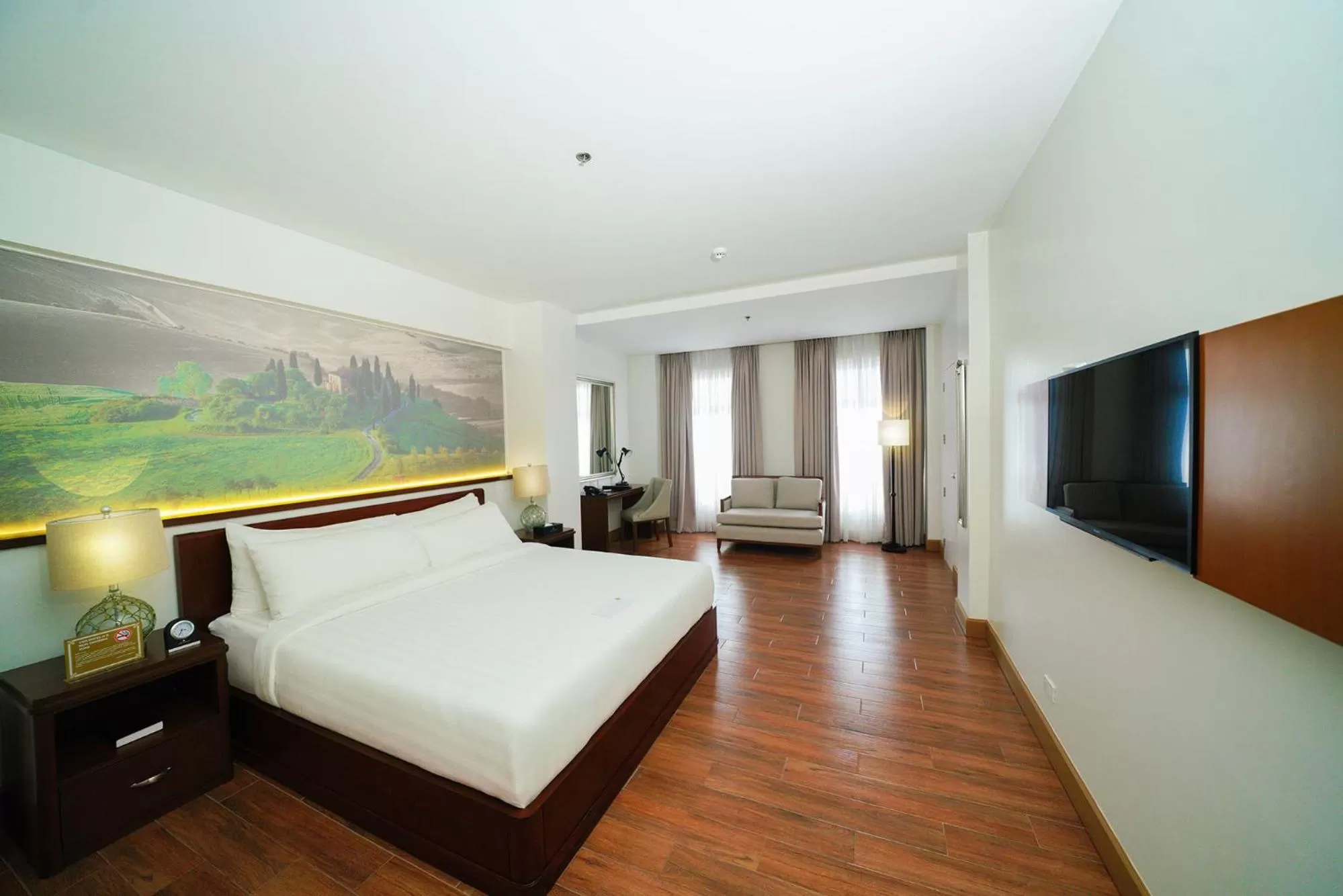 Deluxe Suite King in Hotel Carlito Tagaytay