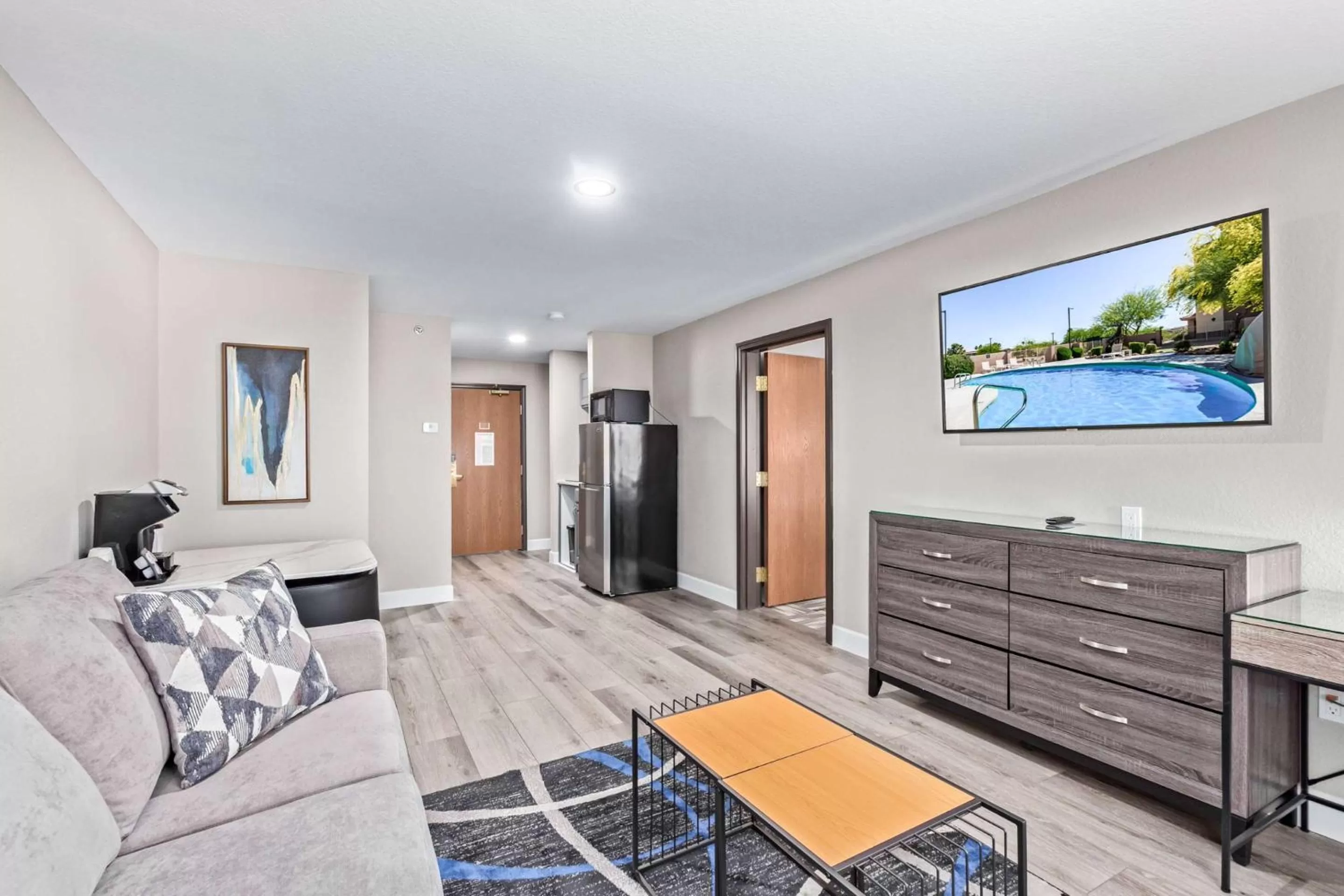 King Suite with Sofa Bed and View in Fountain Park Hotel BW Signature Collection