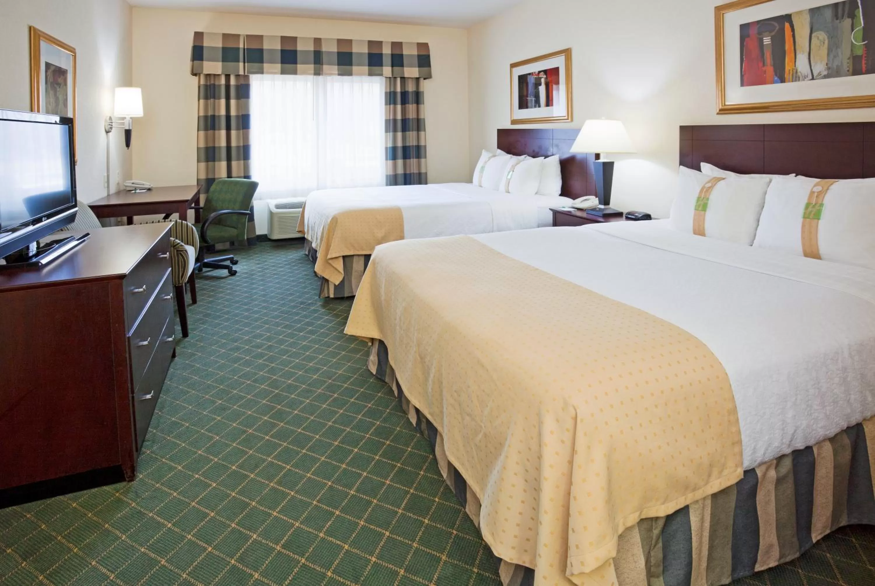 Queen Room with Two Queen Beds in Holiday Inn Conference Center Marshfield by IHG
