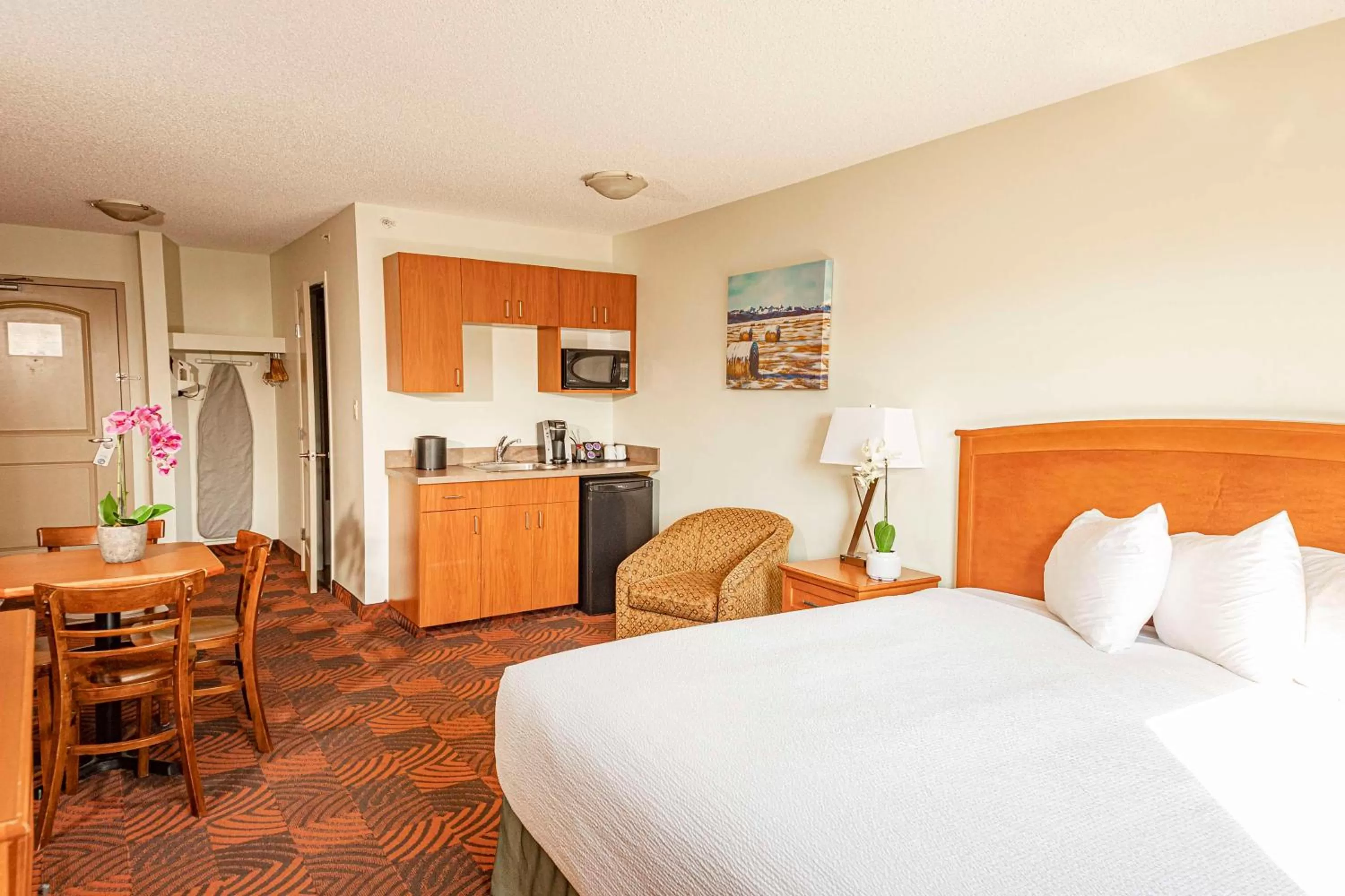 Two-Room King Suite with One King Bed and One Double Bunk Bed - Non-Smoking in Service Plus Inns and Suites Calgary