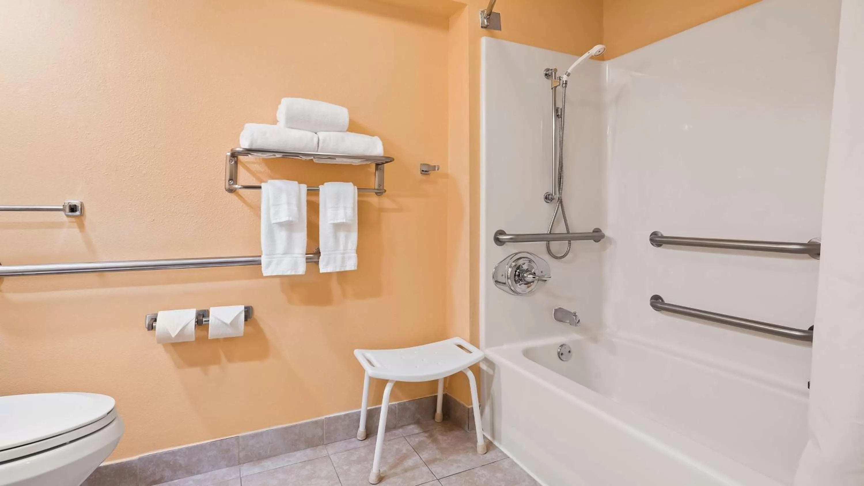 King Room with Bath Tub - Disability Access in Best Western Milton Inn