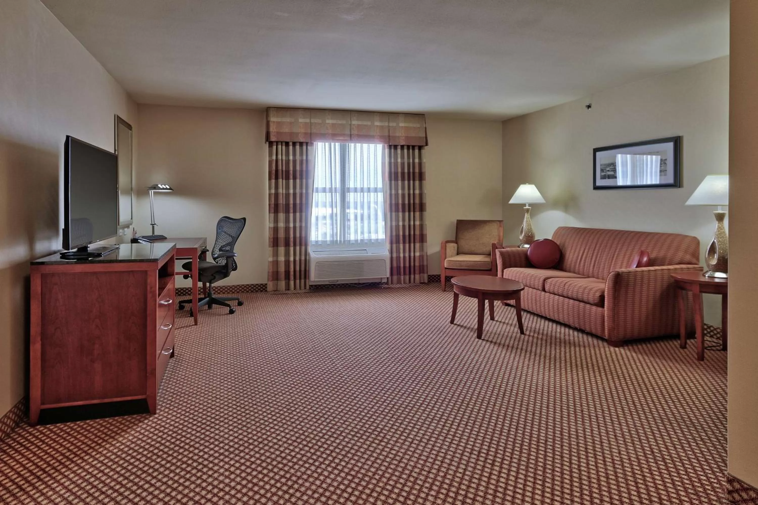 One-Bedroom King Suite with Bathtub - Mobility Access in Hilton Garden Inn Las Cruces