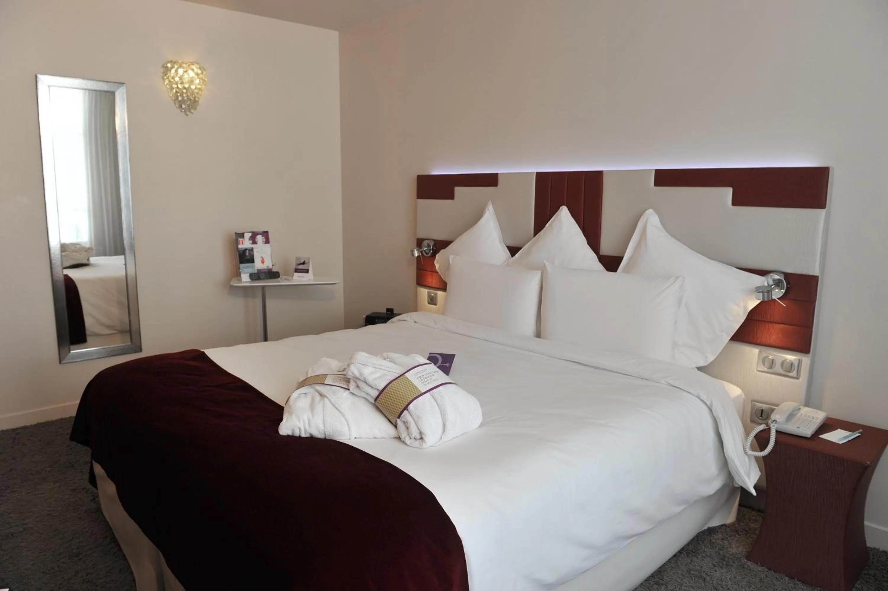 Privilege Room with Double Bed in Hotel Mercure Paris Opera Faubourg Montmartre