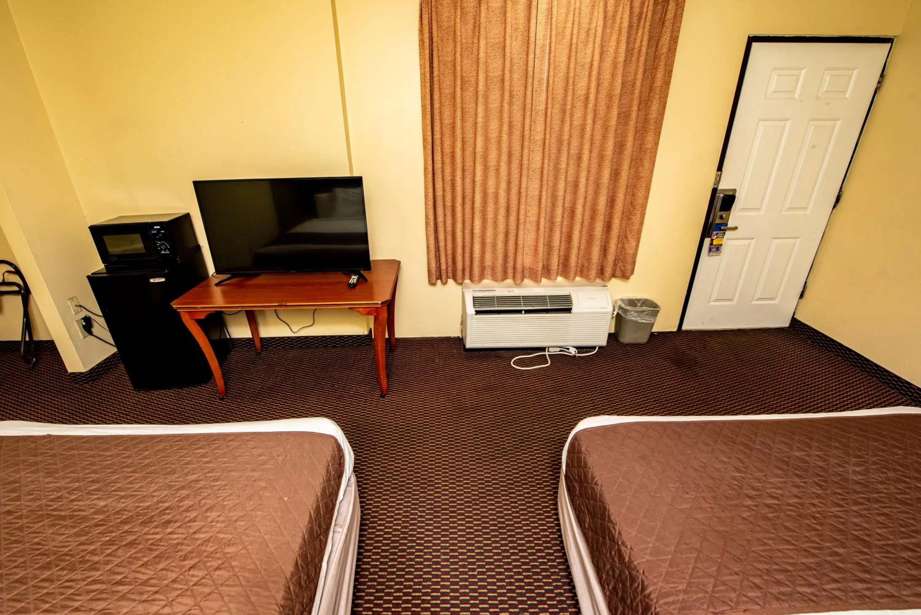Double Room with Two Full Beds - City View (Non Smoking) in River Place Inn