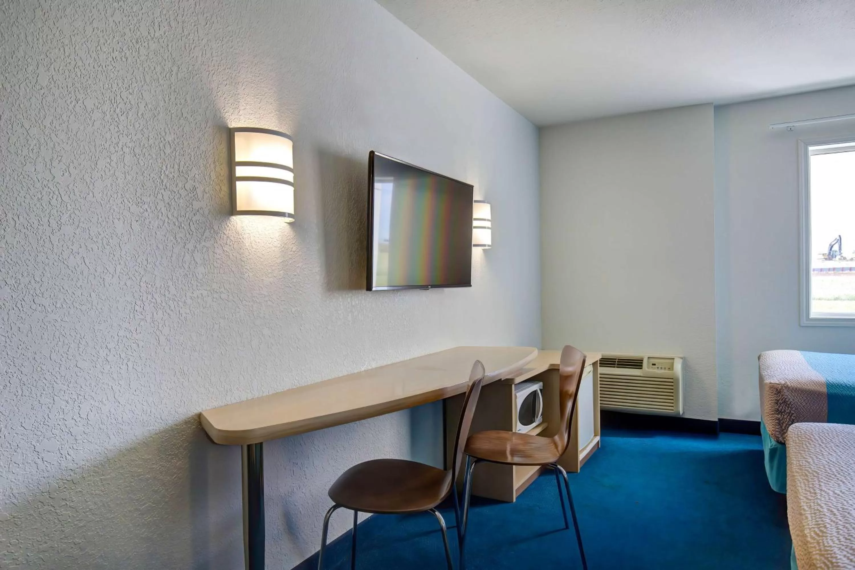 Quadruple Room - Non-Smoking in Motel 6-Grande Prairie, AB
