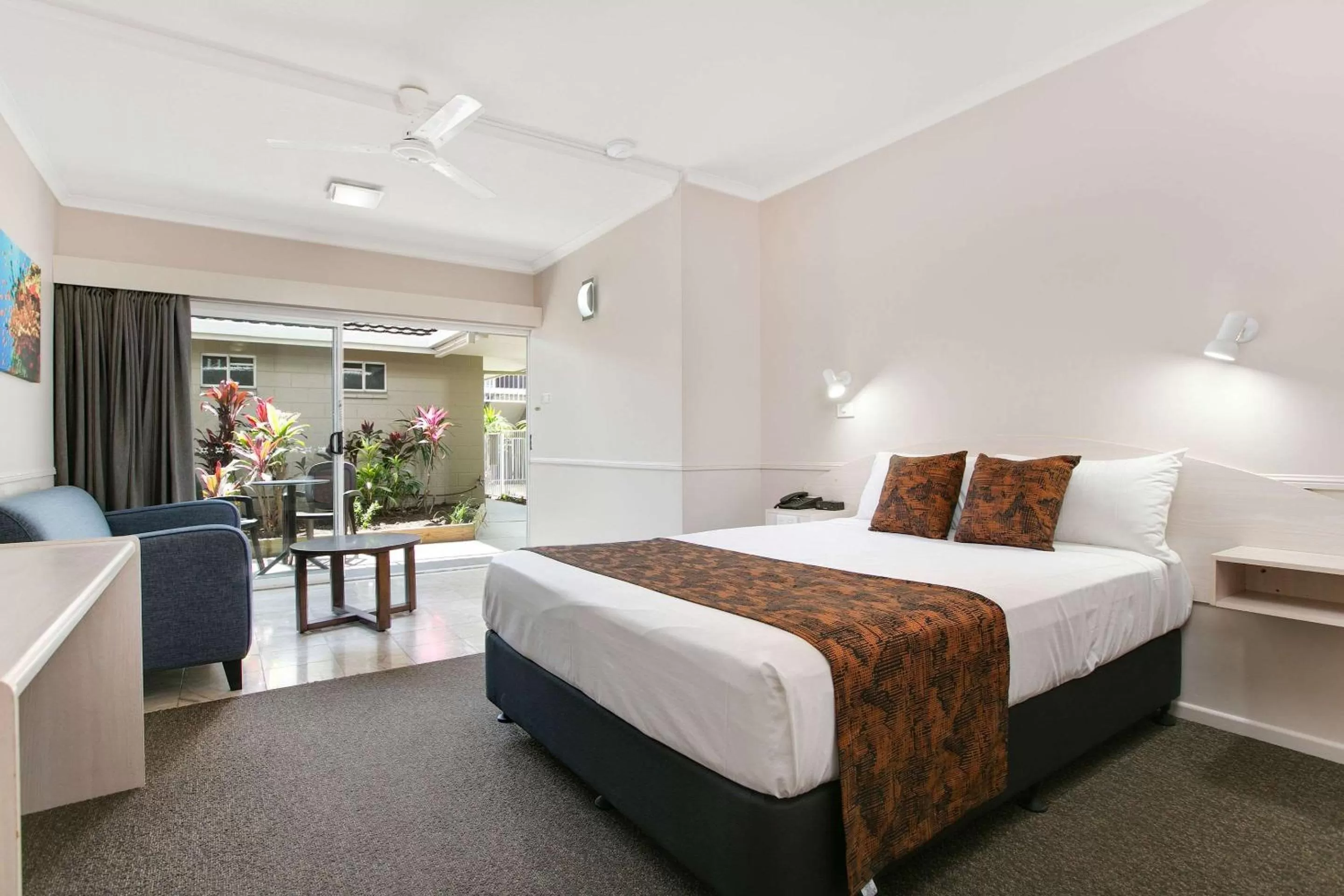 Superior Queen Room in Comfort Inn Cairns City