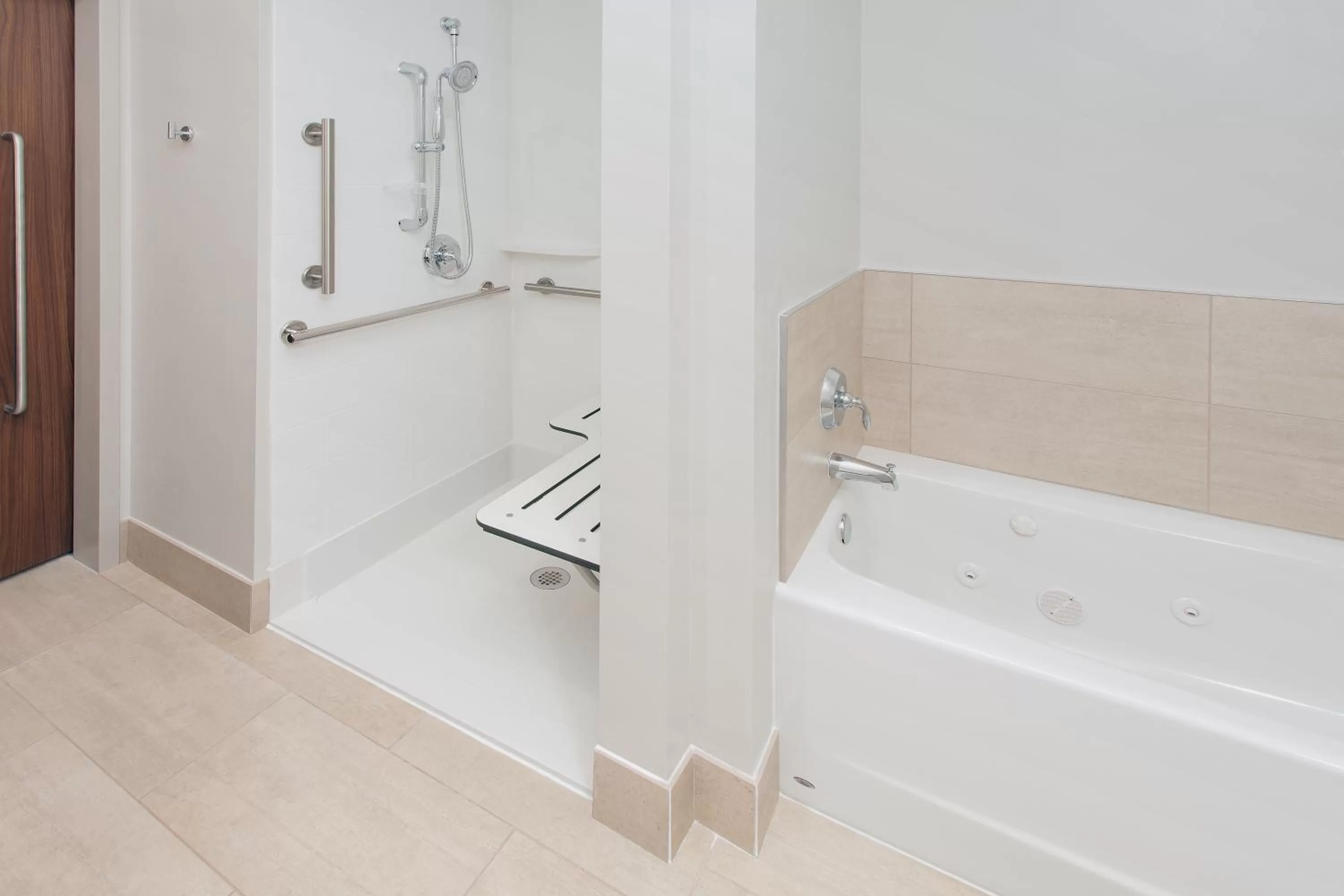 Suite with Mobility Accessible Tub - Non-Smoking in Holiday Inn Express & Suites - Sterling Heights-Detroit Area by IHG