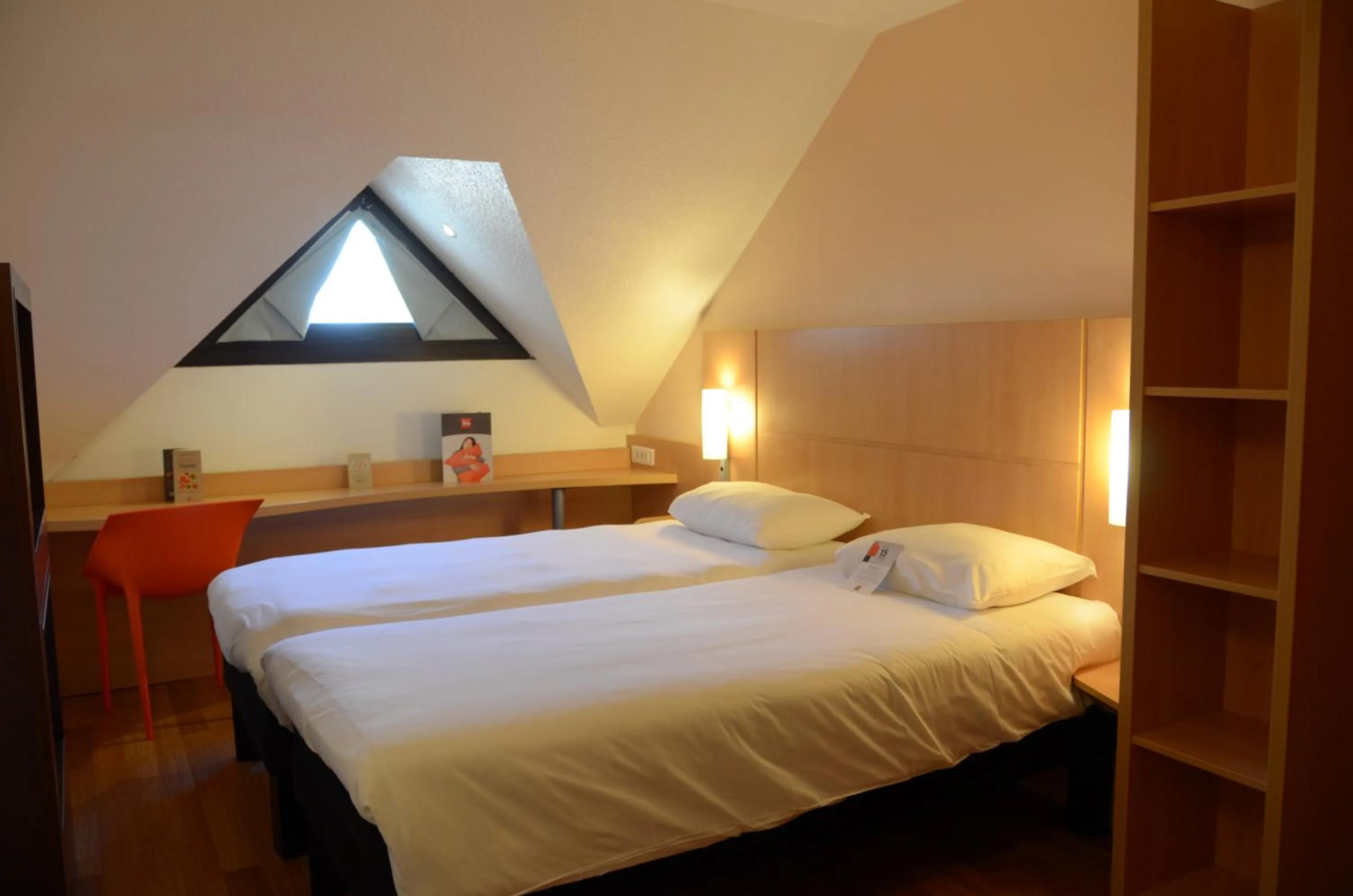 Standard Twin Room in Hôtel Ibis Nevers