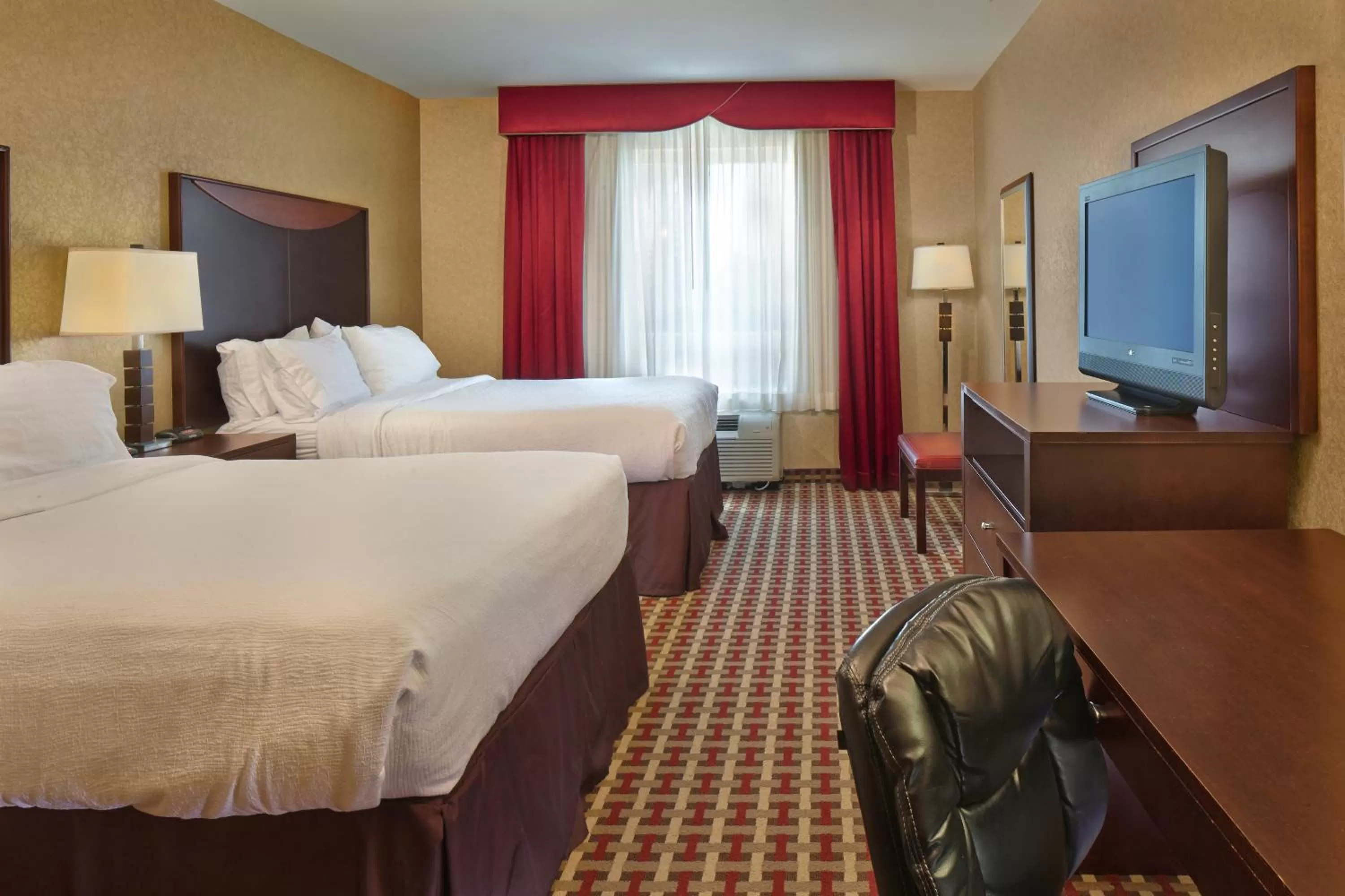 Queen Room with Two Queen Beds - Hearing Accessible in Holiday Inn Jacksonville E 295 Baymeadows by IHG