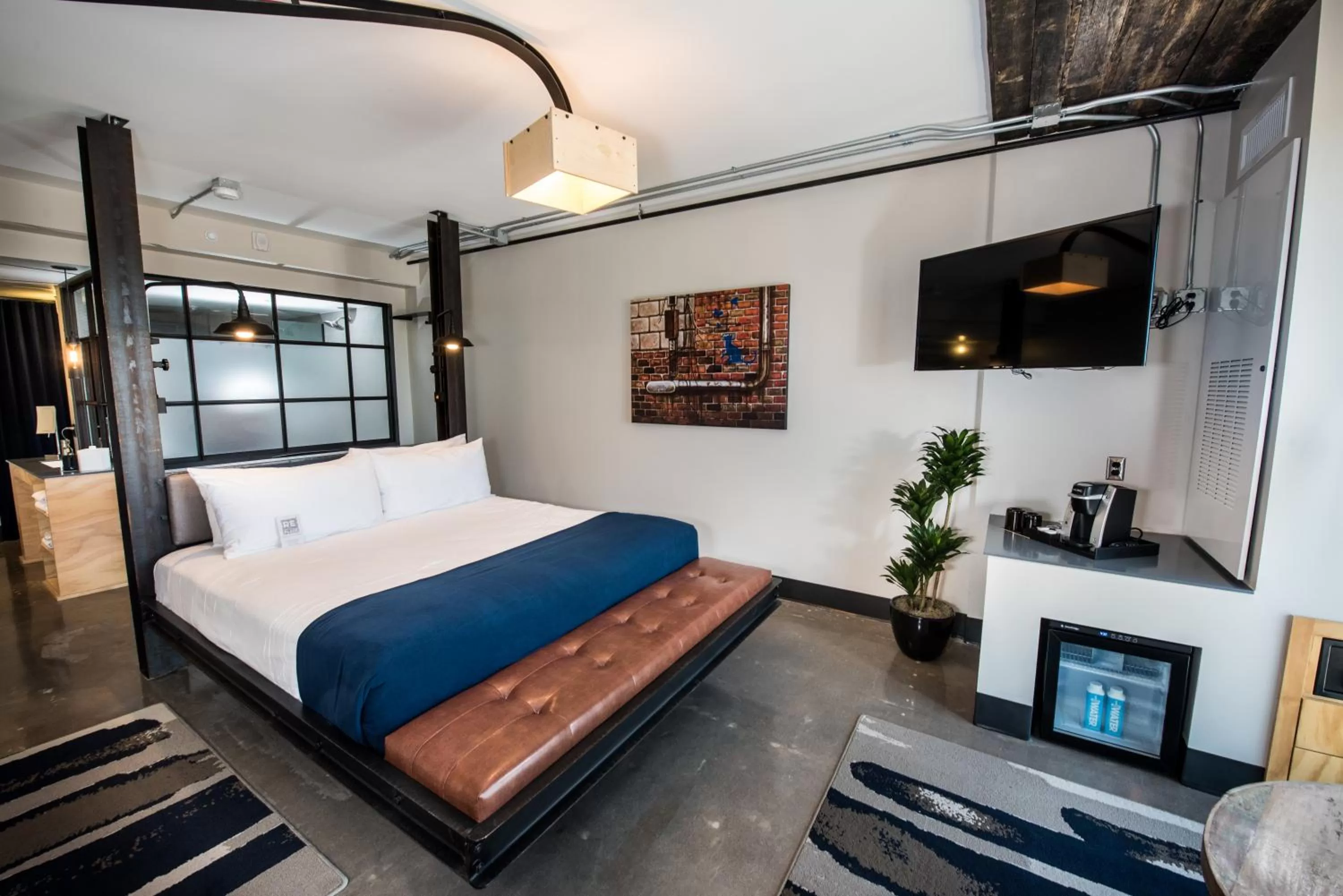 Standard King Room in Found Re Phoenix