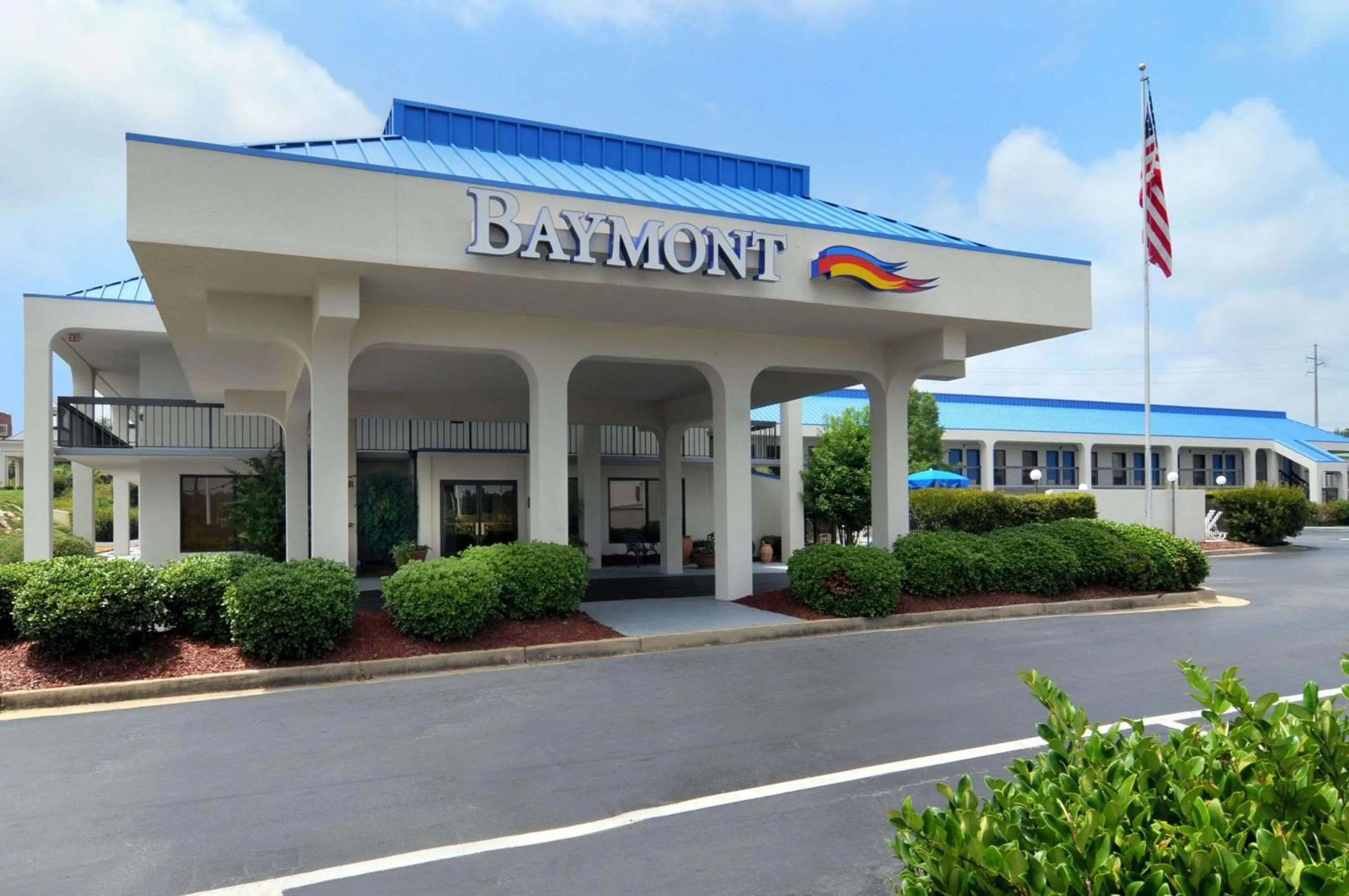 King Room with Bath Tub - Mobility Accessible/Non-Smoking in Baymont by Wyndham Macon I-75