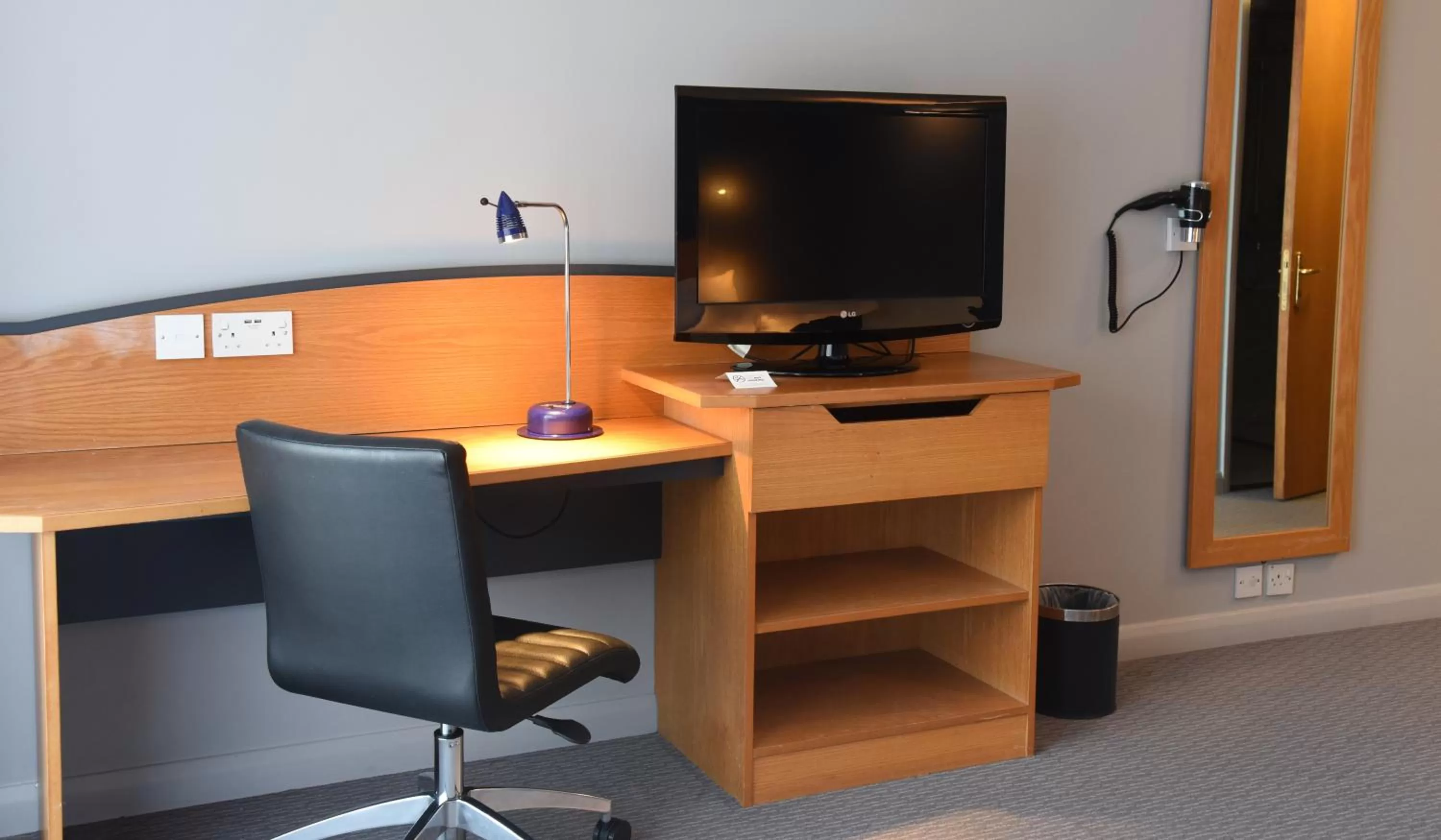 Standard Twin Room with Free Hot Breakfast in Holiday Inn Express Liverpool-Albert Dock by IHG