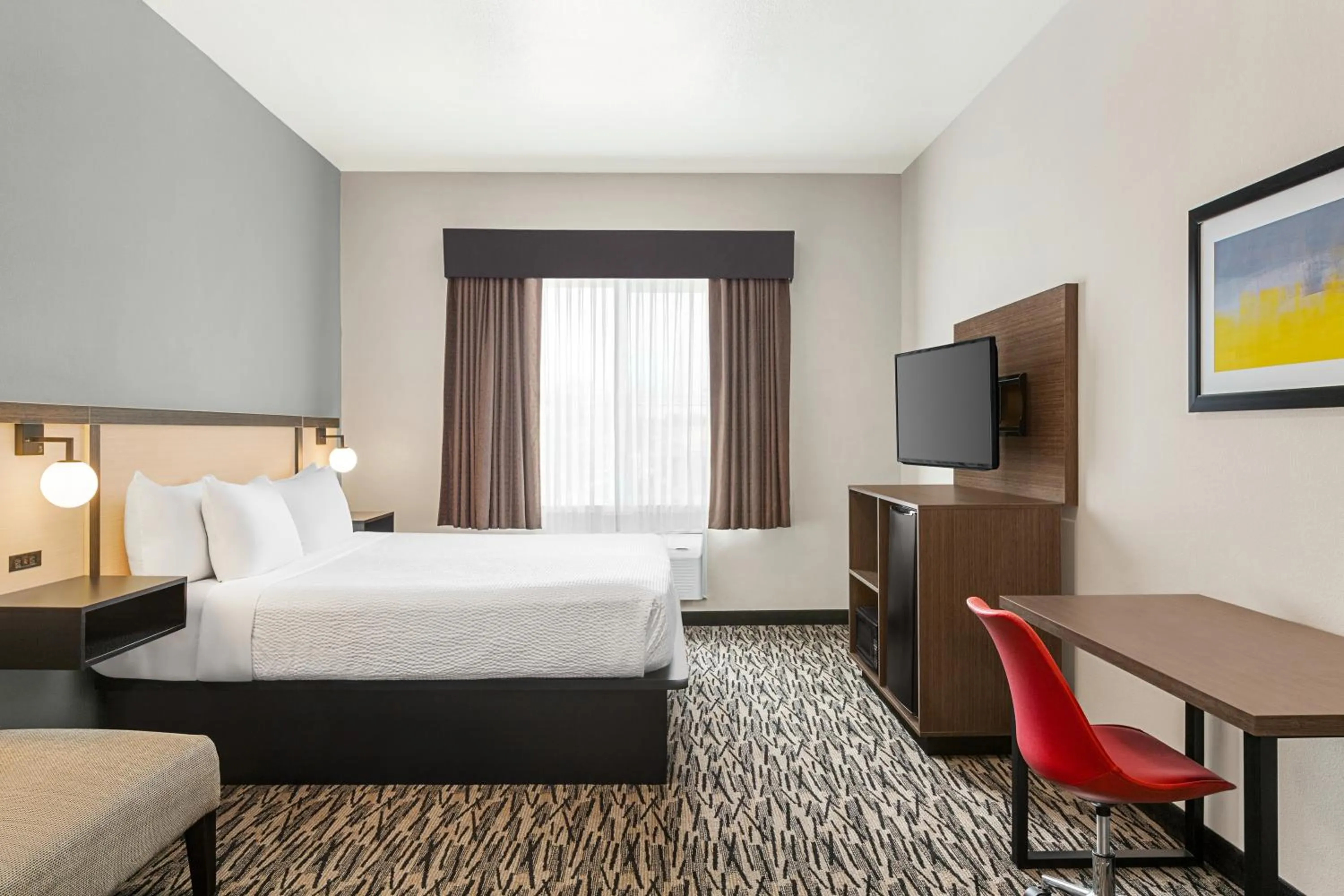 1 King Bed, Non-Smoking in Ramada by Wyndham Marina