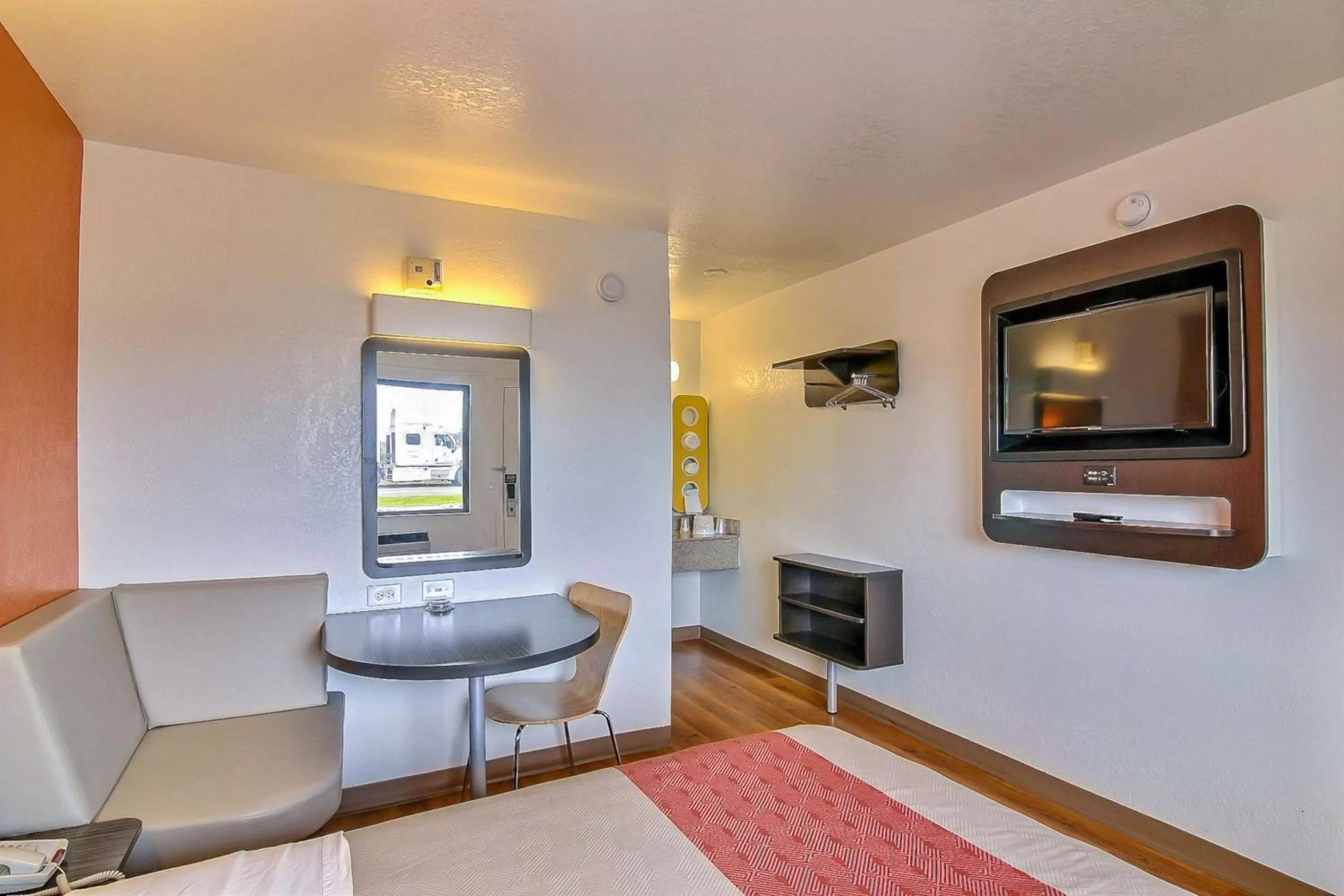 Double Room - Disability Access in Motel 6-Buellton, CA - Solvang Area