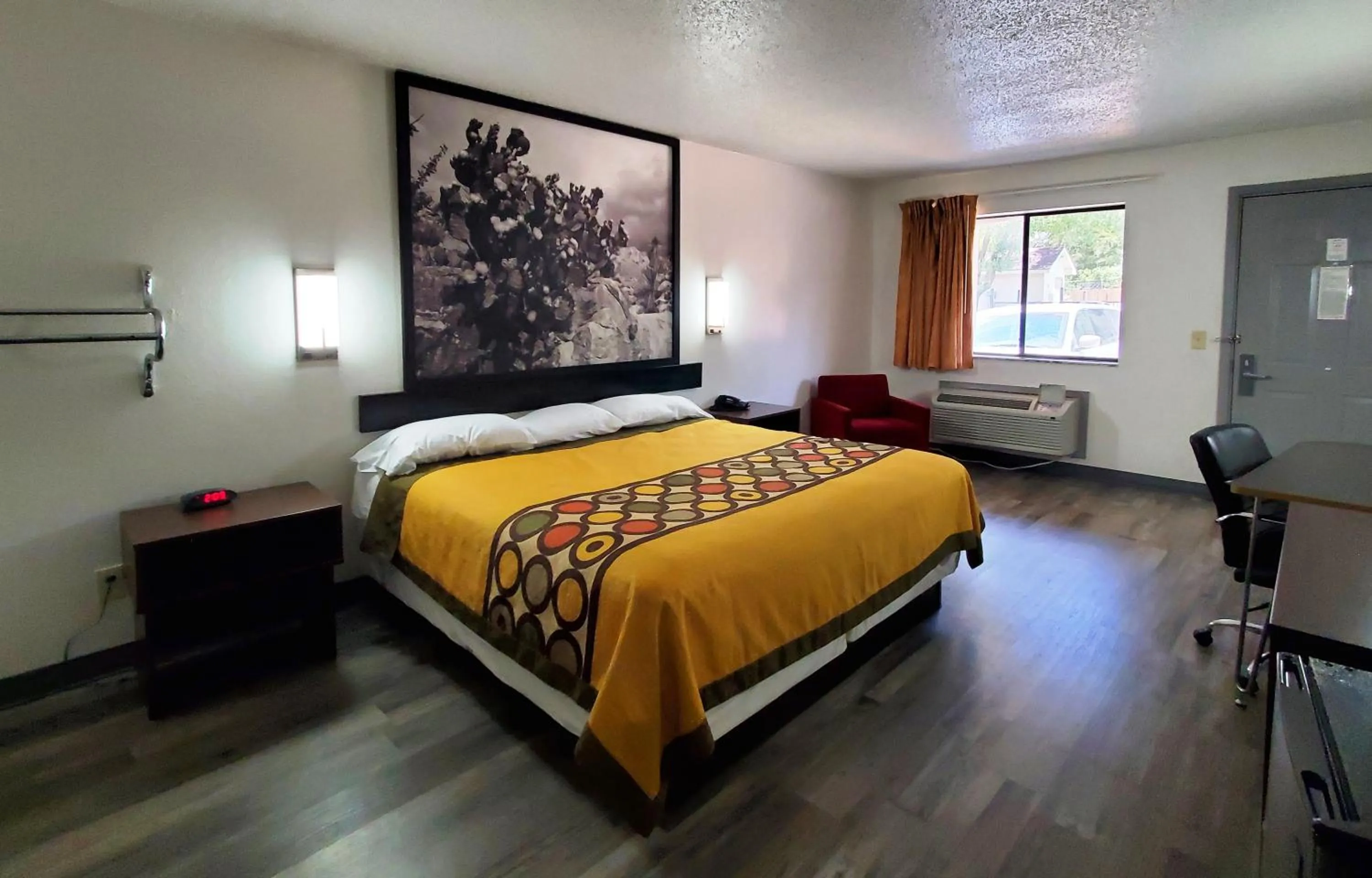 Deluxe King Room in Highland Inn