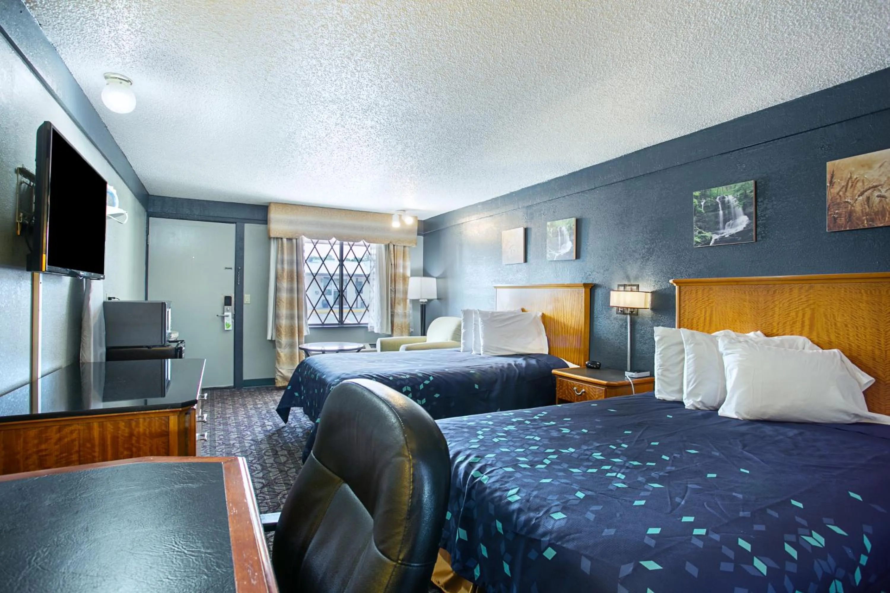 Double Room with Two Double Beds - Non-Smoking in Scottish Inns Harrisburg-Hershey South