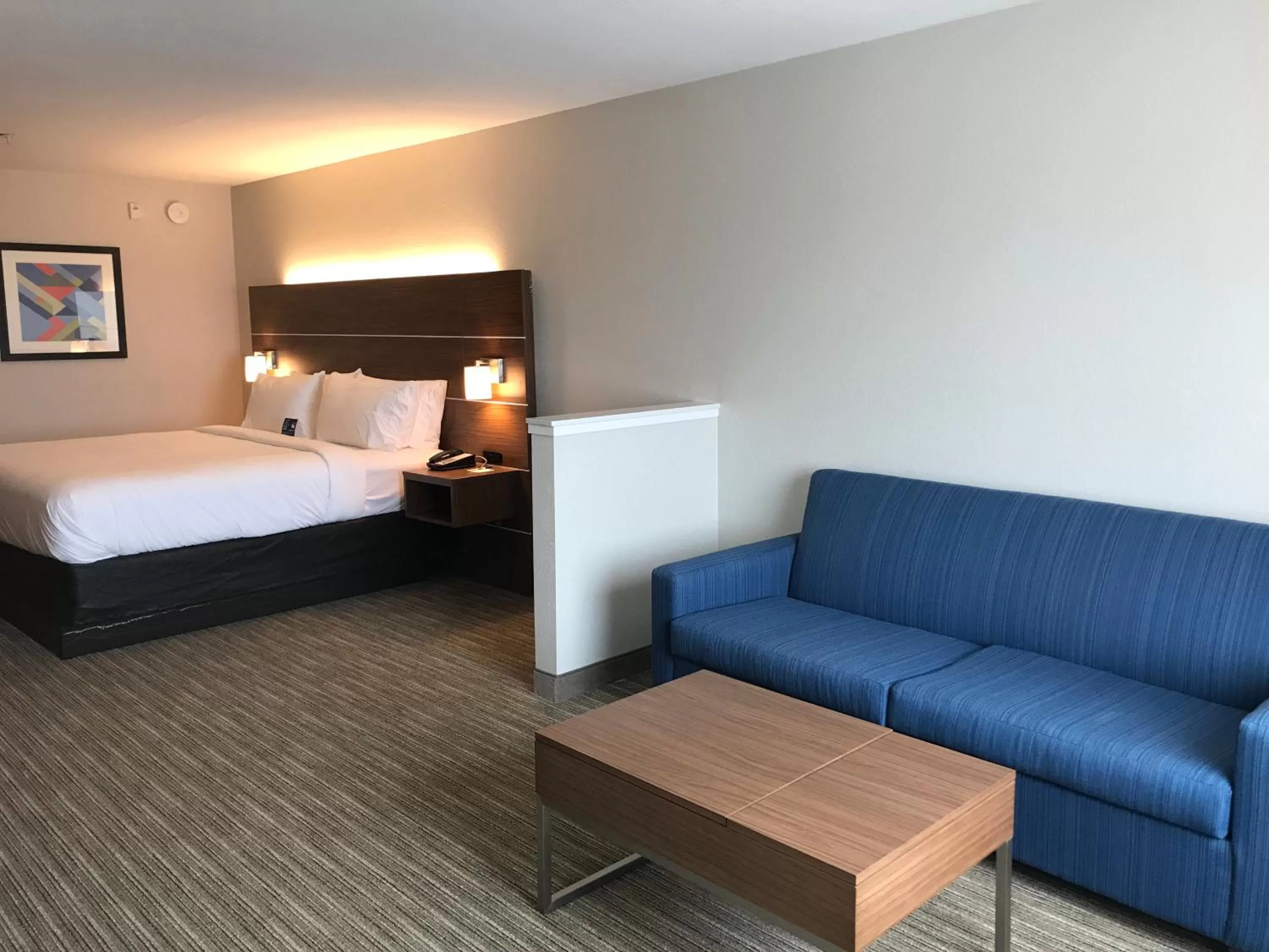 Standard King Room in Holiday Inn Express & Suites. by IHG