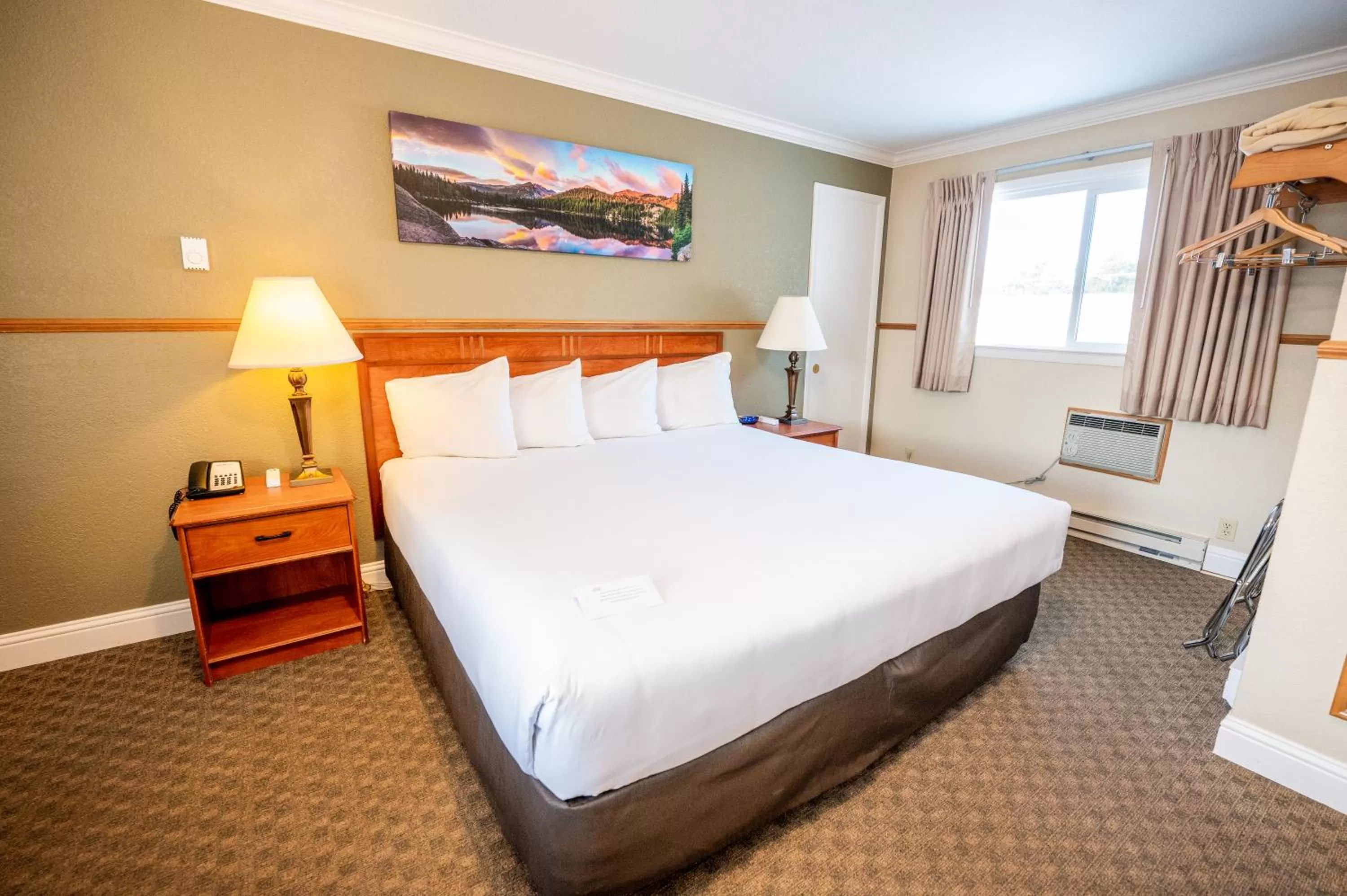 King Room - Non-Smoking in Blue Door Inn