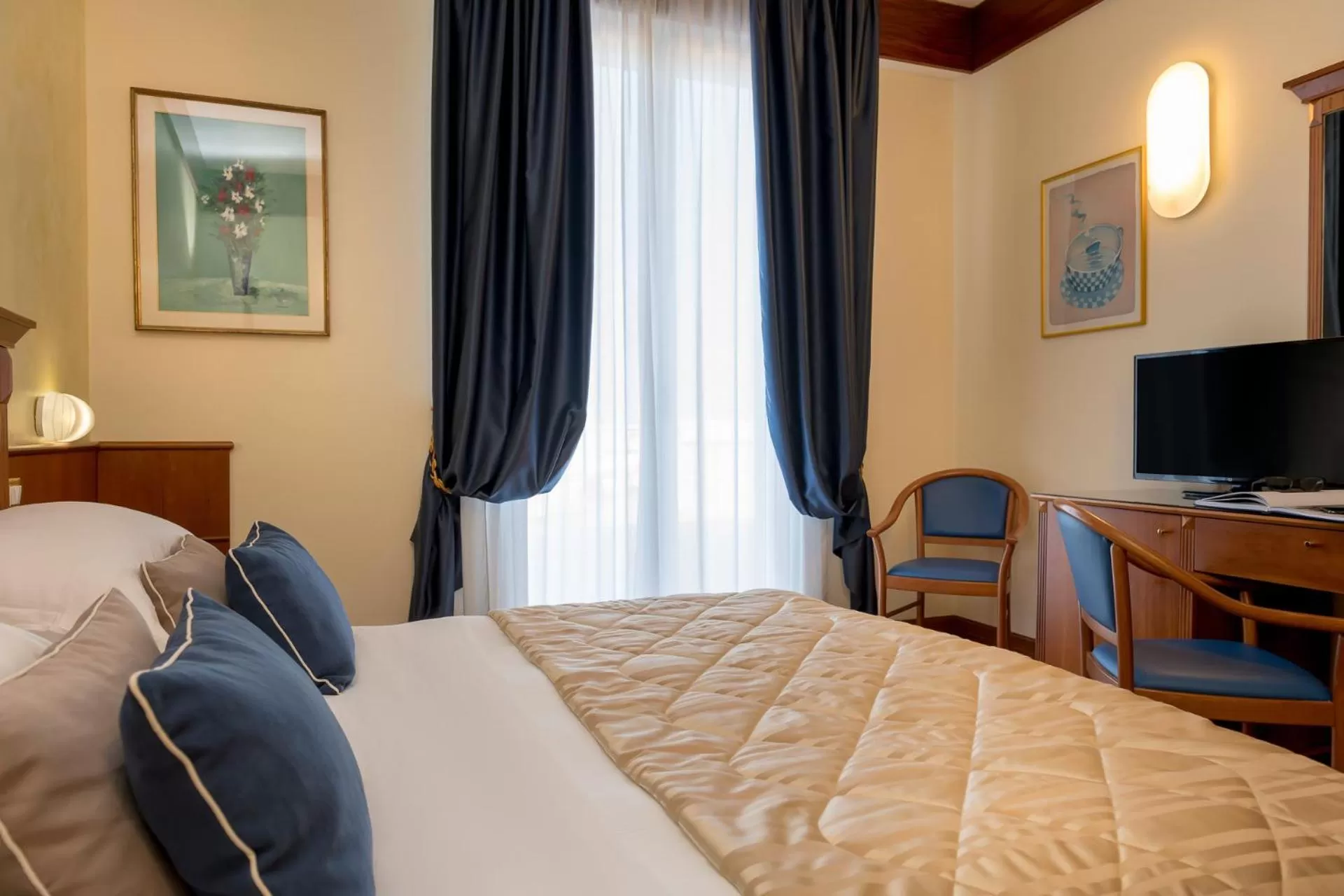 Triple Room with Terrace in Hotel Bellevue