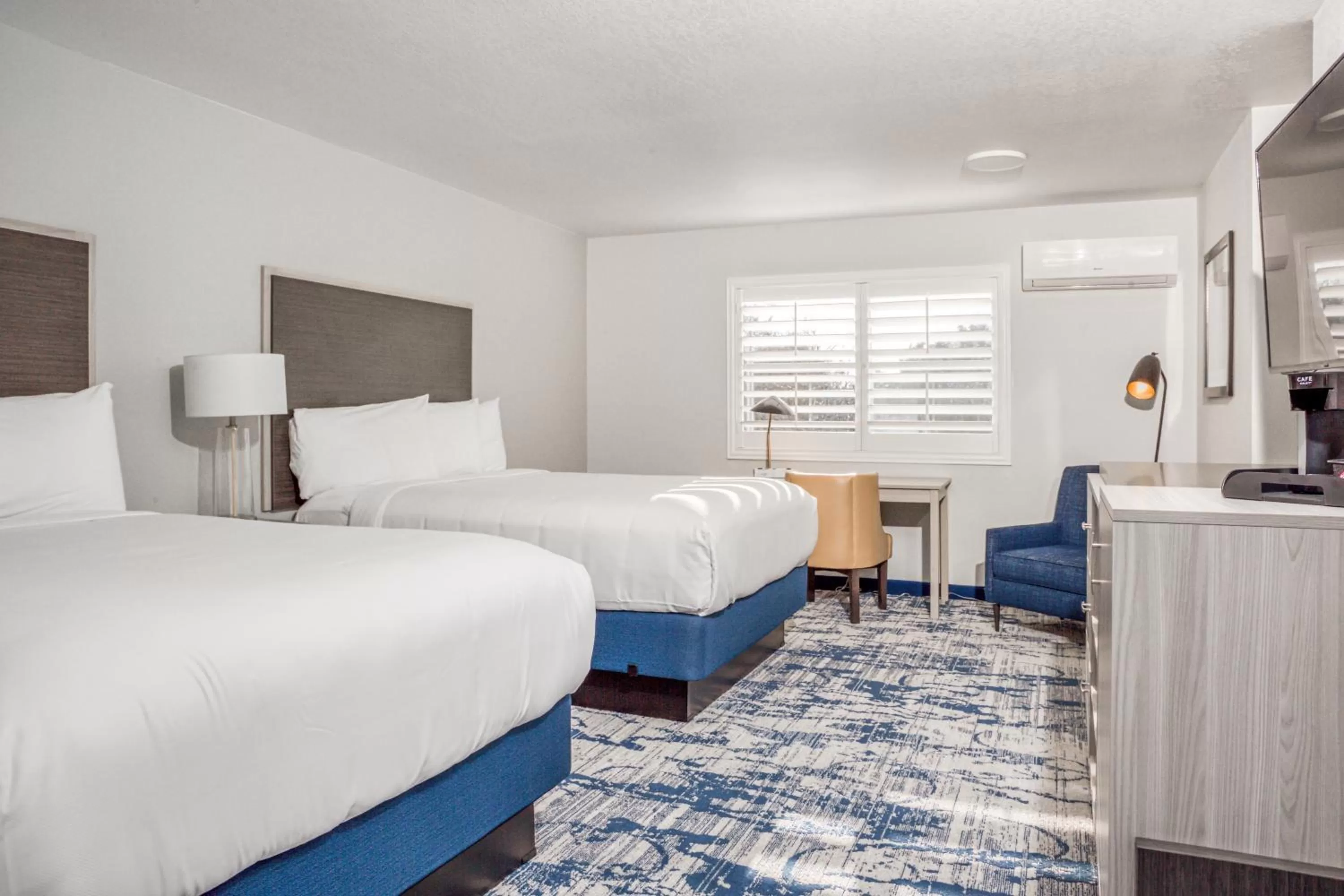Queen Room with Two Queen Beds - Disability Access in Creekside Inn Downtown