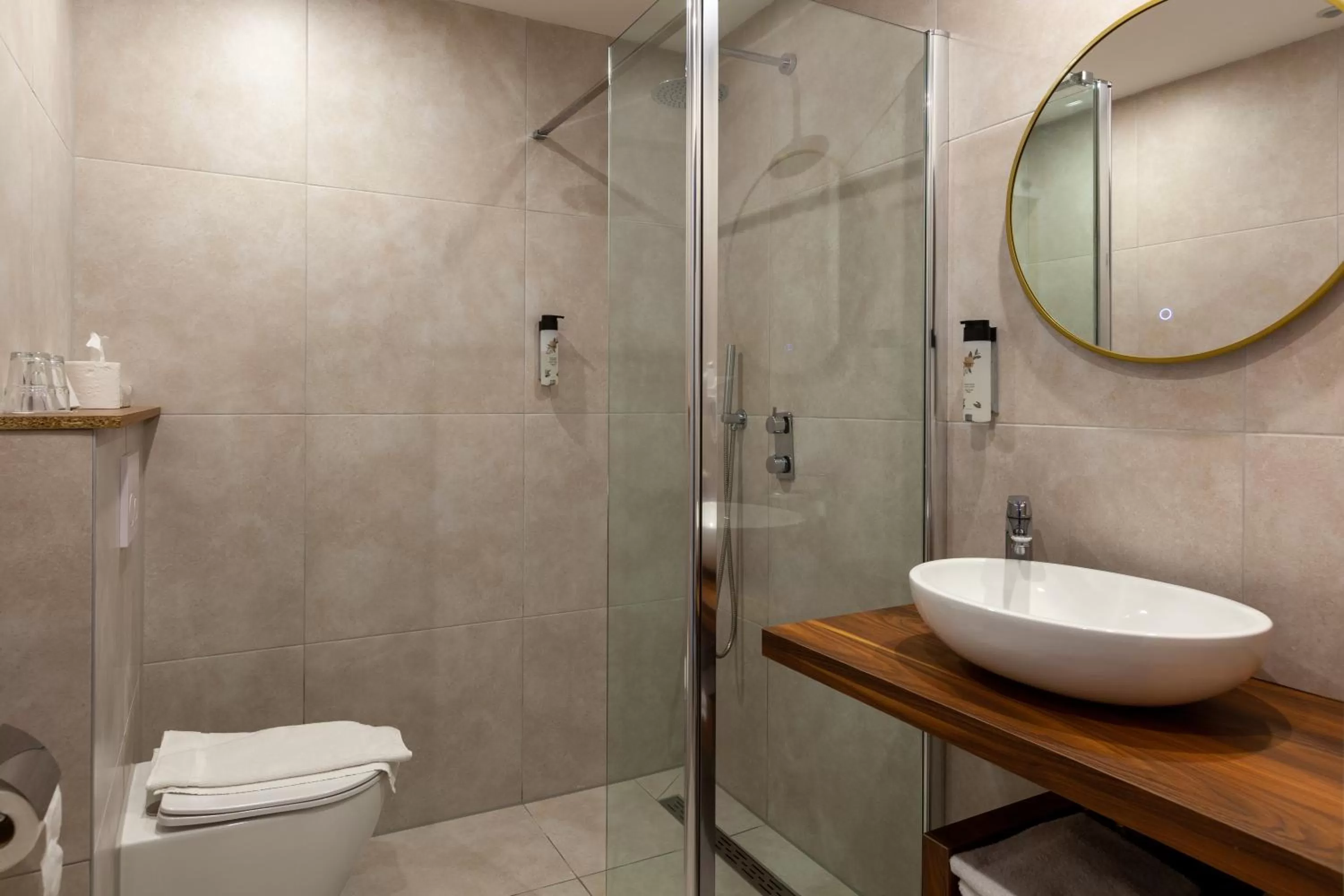 Business Queen Room in Amsterdam Hotel Uithoorn