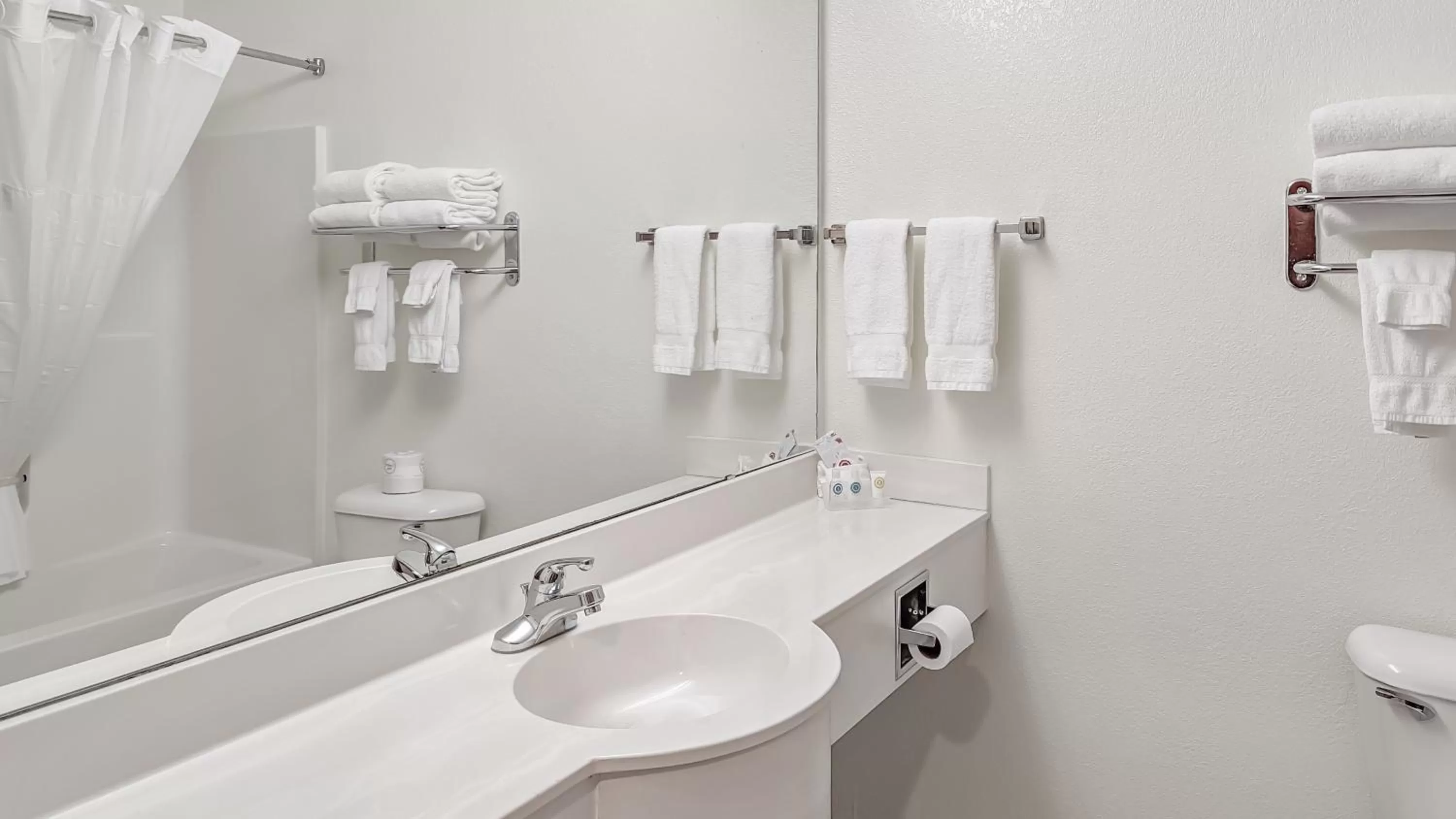 Queen Room with Two Queen Beds in Estherville Hotel & Suites