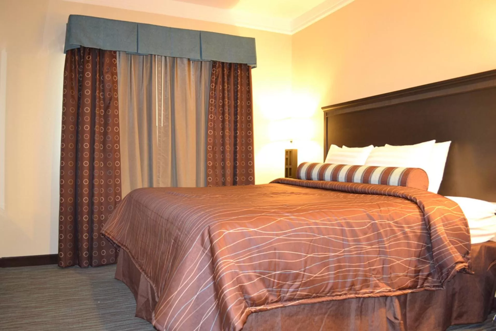 Two-Bedroom Suite in Red River Inn and Suites