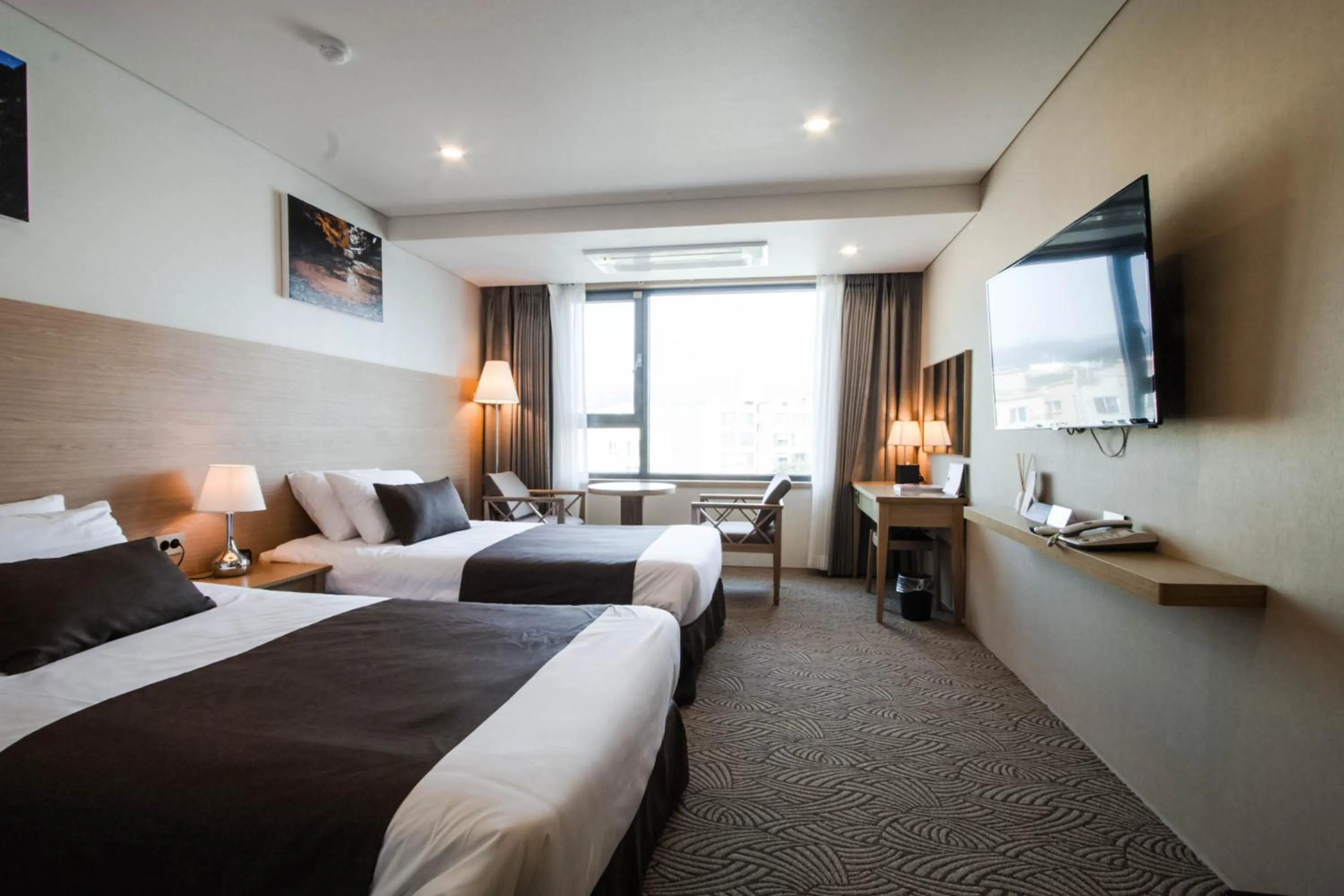 Standard Twin Room in Benikea Jungmun Hotel