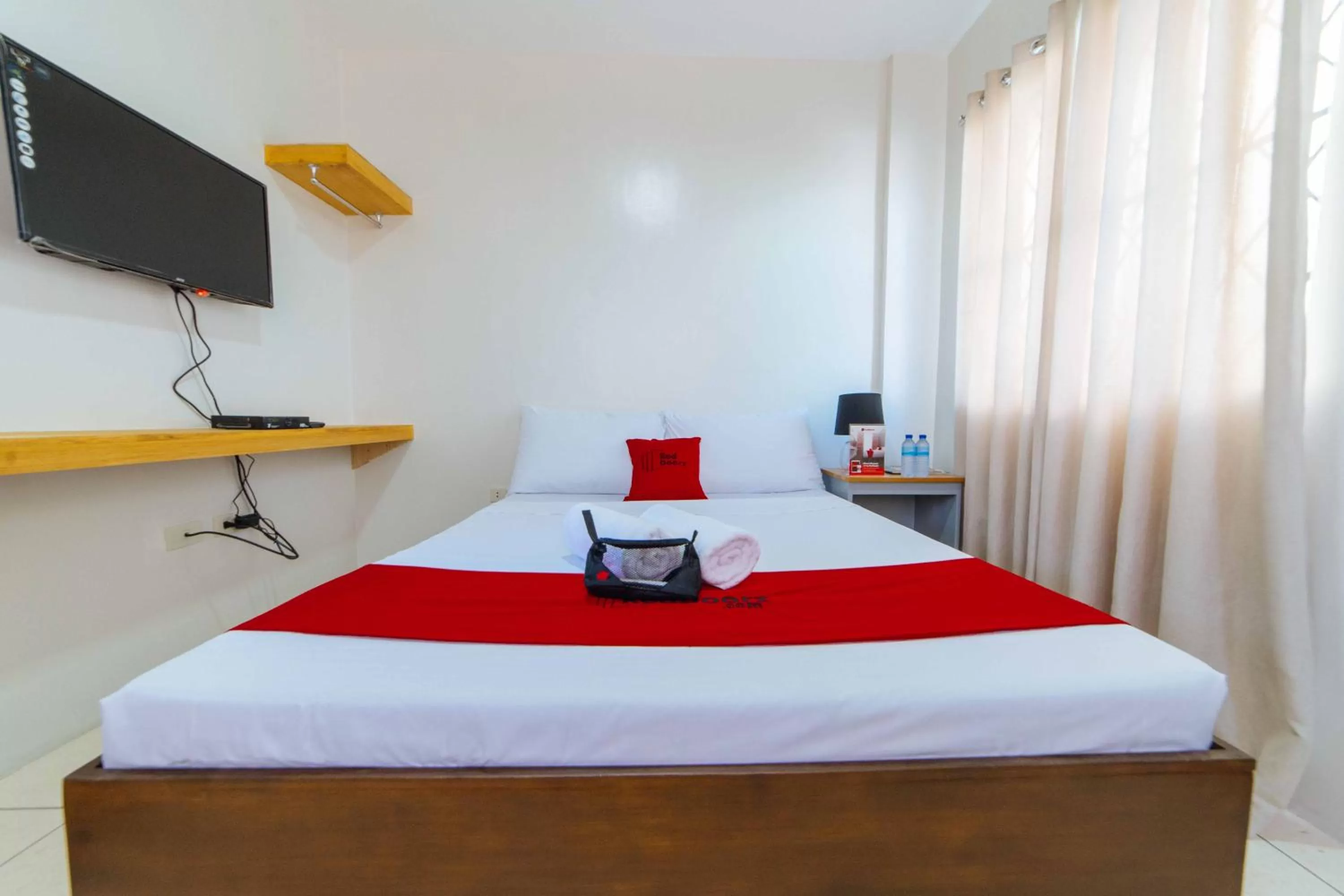 Double Room in RedDoorz Plus @ Casa Lucia Sindalan San Fernando City Pampanga