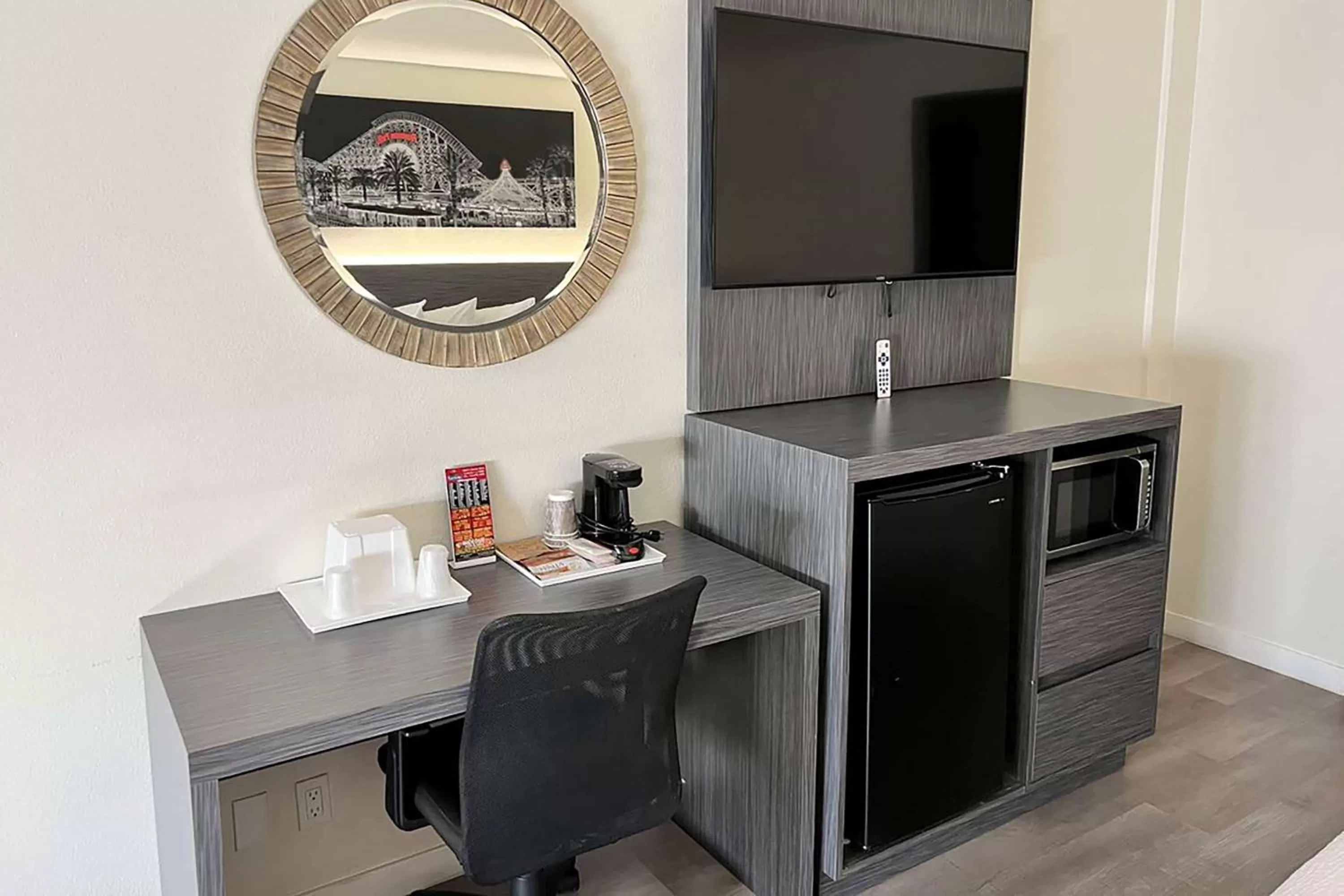 King Room with Roll-In Shower - Mobility/Hearing Accessible - Non-Smoking in Ramada by Wyndham Anaheim Convention Center