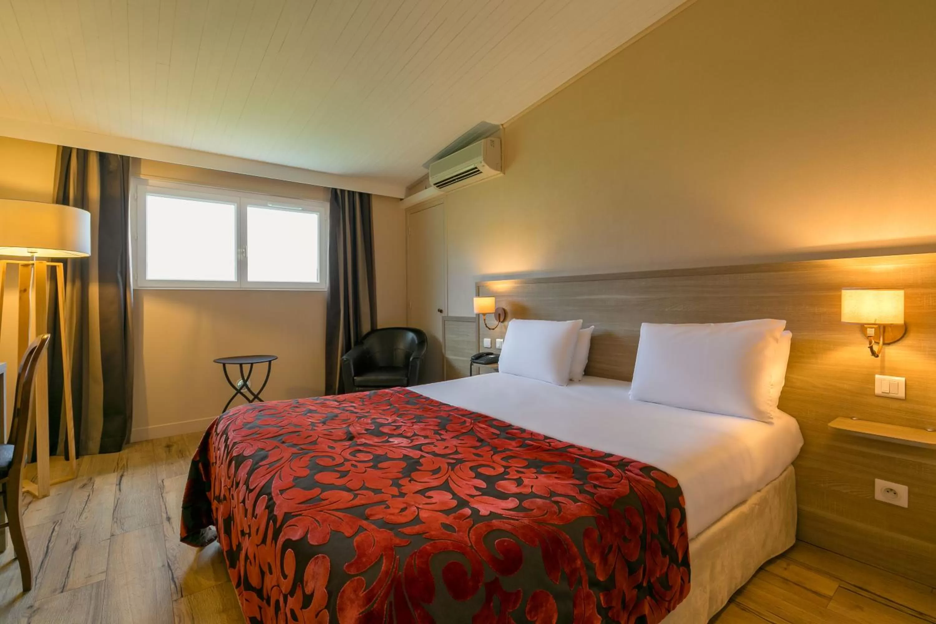 Double Room in Kyriad Prestige Beaune le Panorama