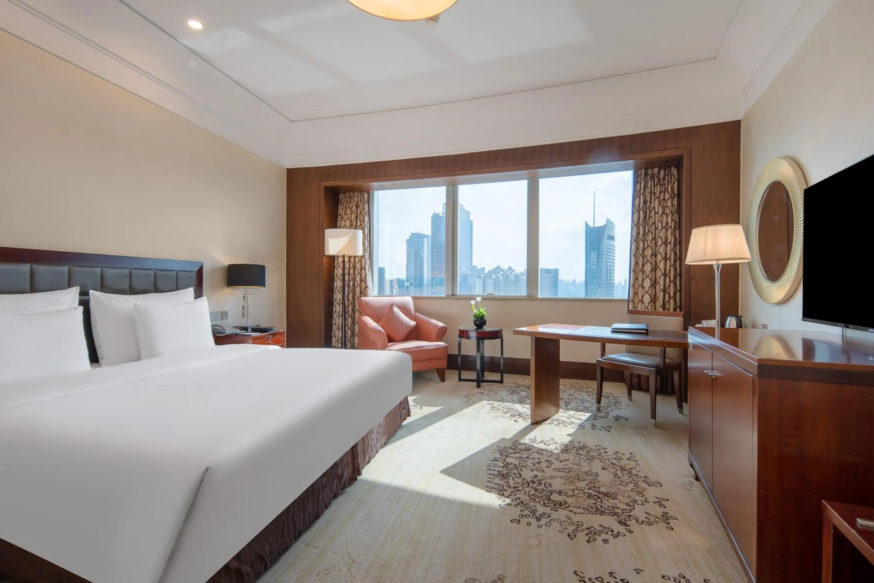 Deluxe King Room in Wuhan Jin Jiang International Hotel