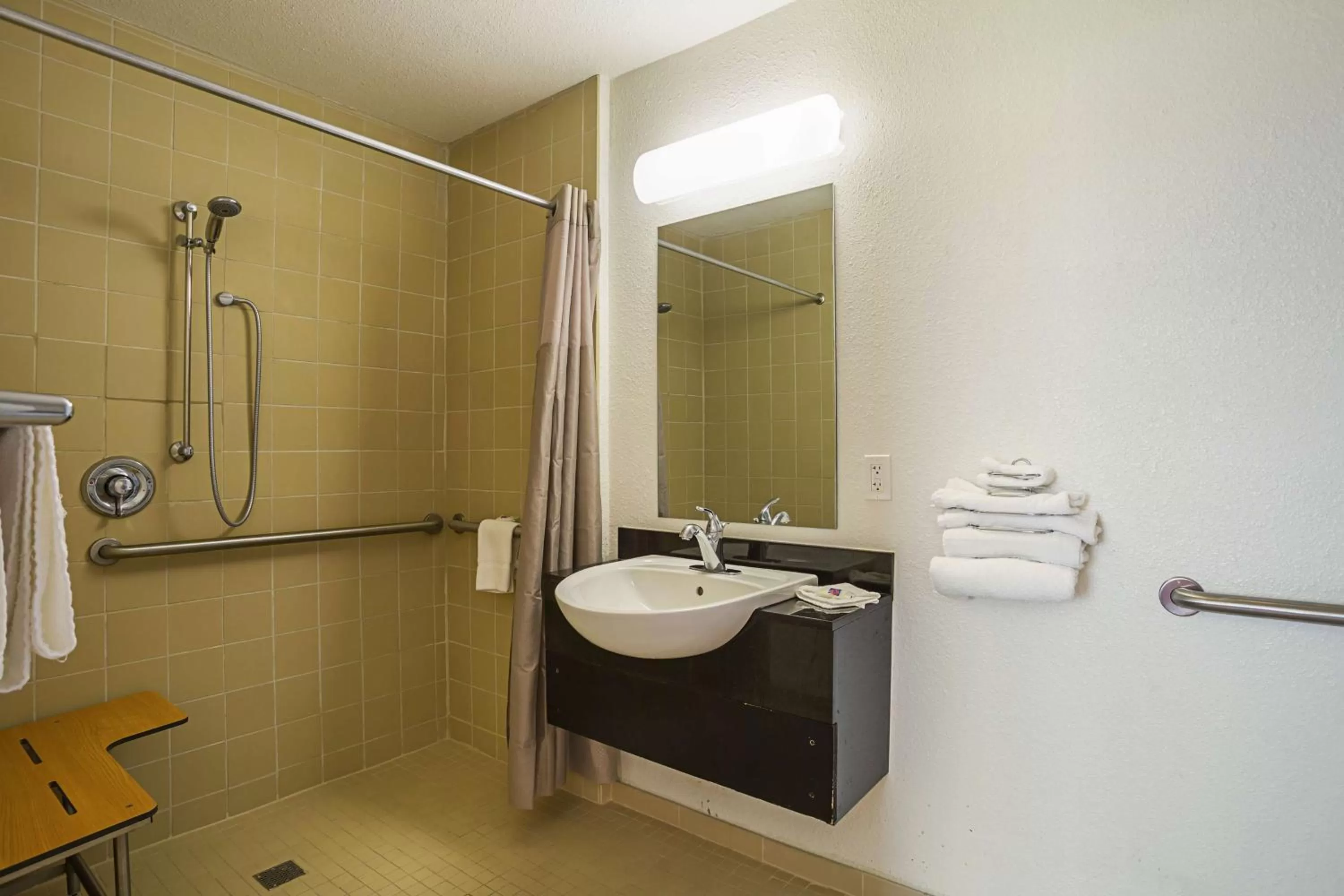 Queen Room - Disability Access - Roll in Shower in Motel 6-Yuma, AZ - East