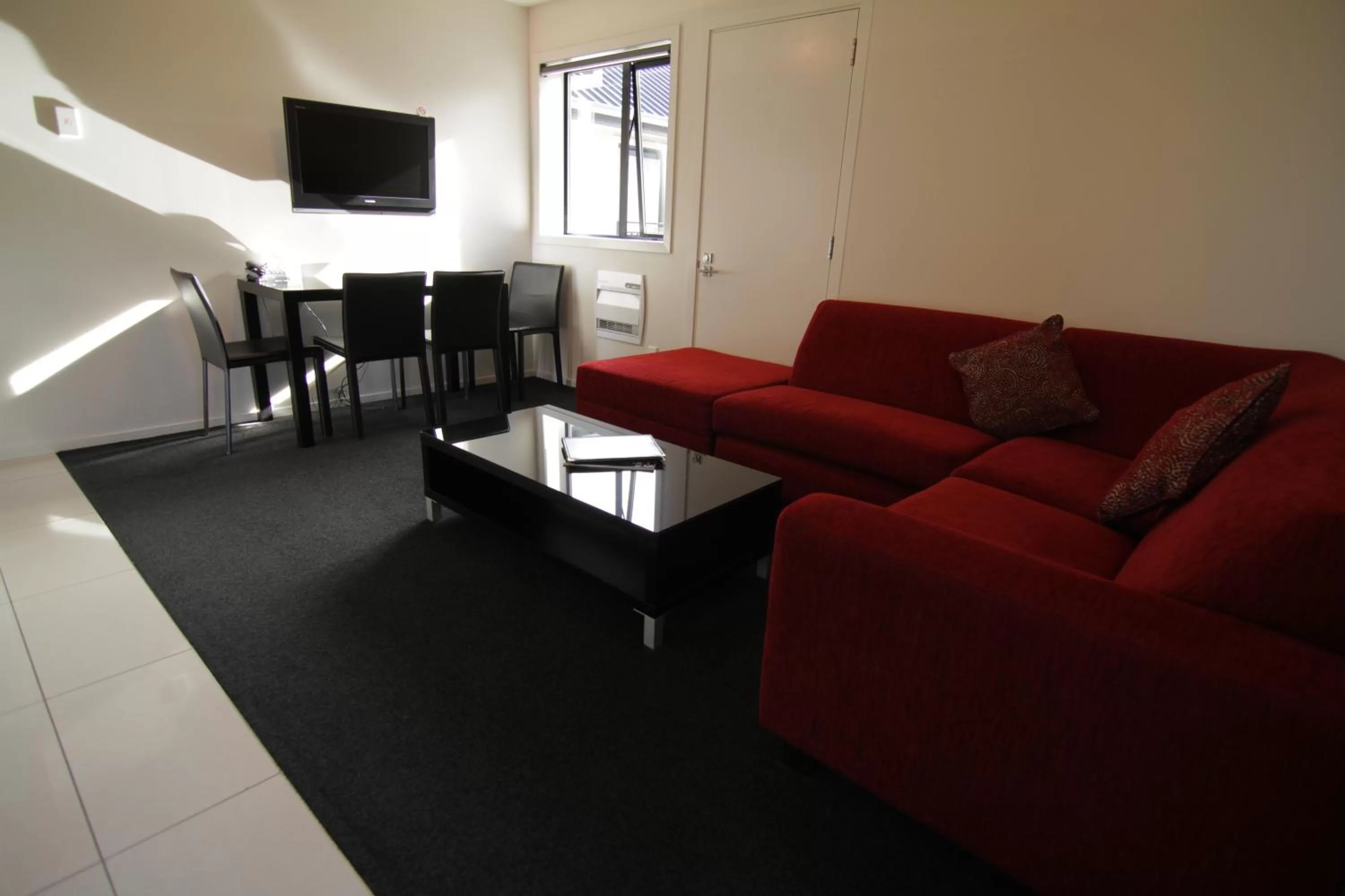 Executive Two-Bedroom Apartment in Metropolitan Motel on Riccarton - 2 mins walk to Westfield