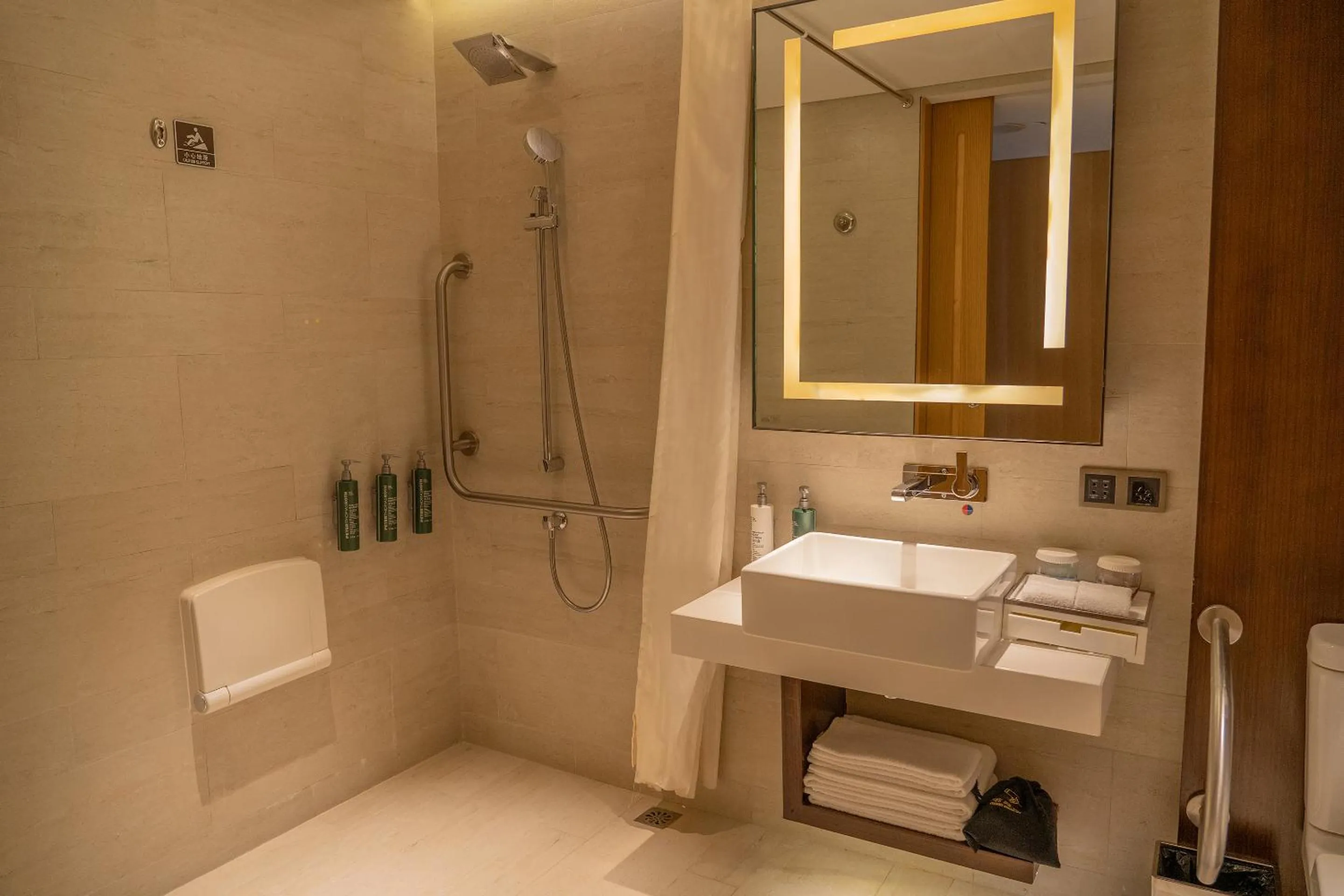 King Room - Mobility Accessible  in Hilton Garden Inn Lijiang