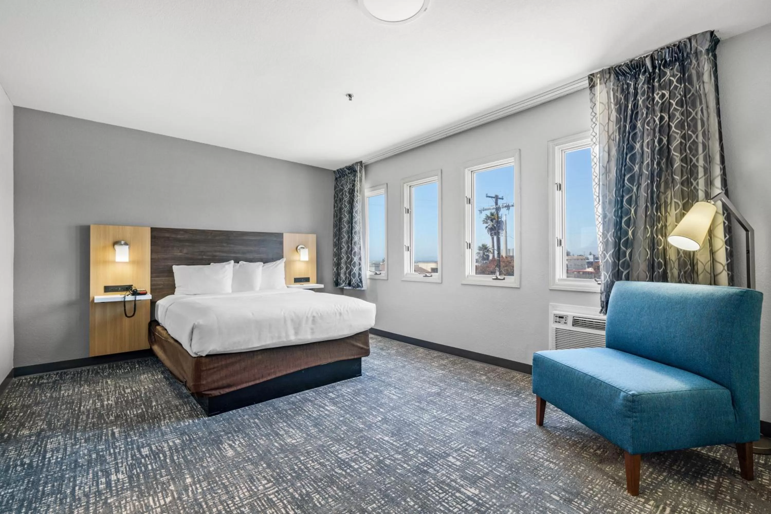 Queen Room in Hotel Avisa Downtown