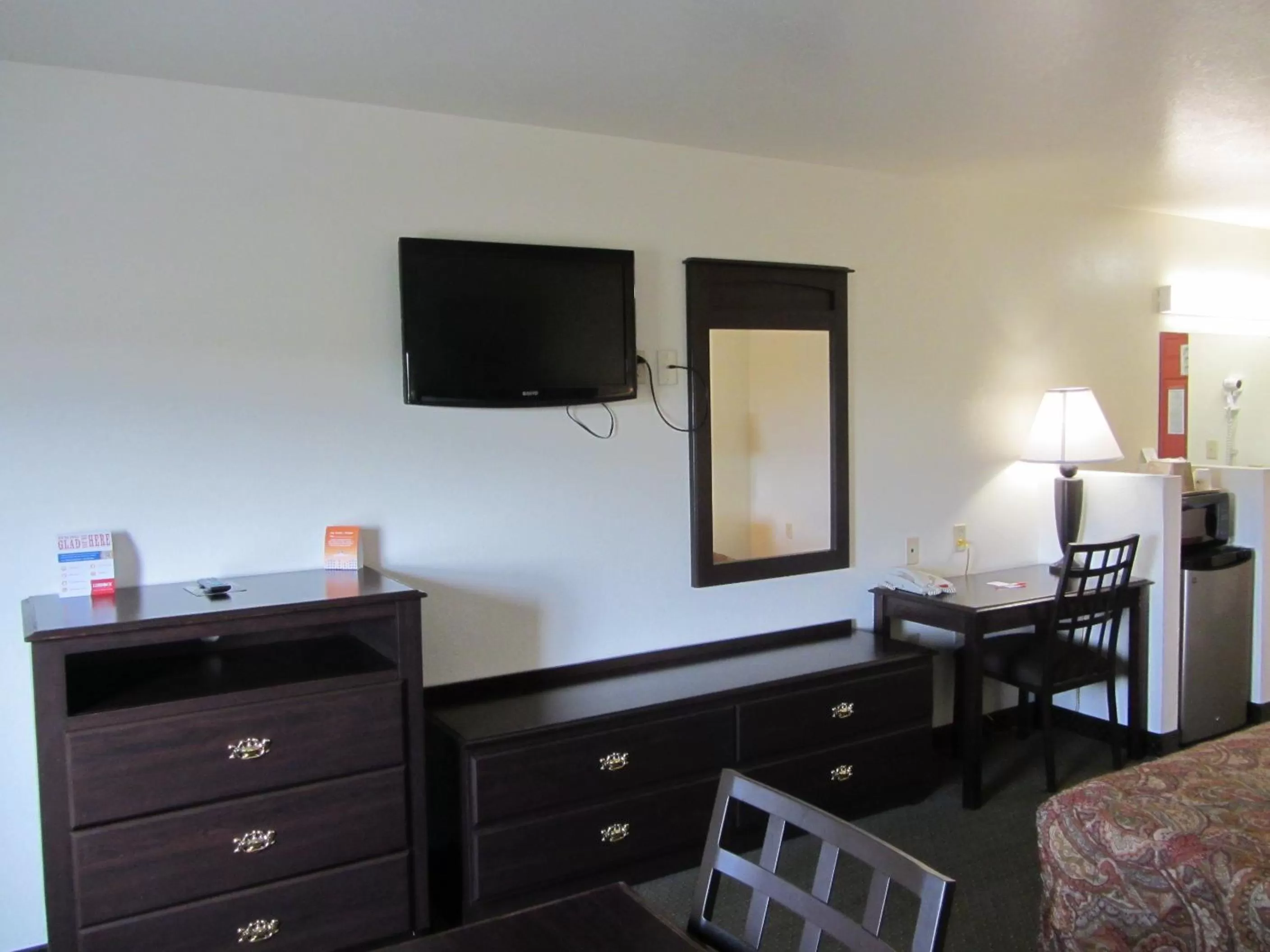 Queen Room with Two Queen Beds - Non-Smoking in Howard Johnson by Wyndham Lubbock TX