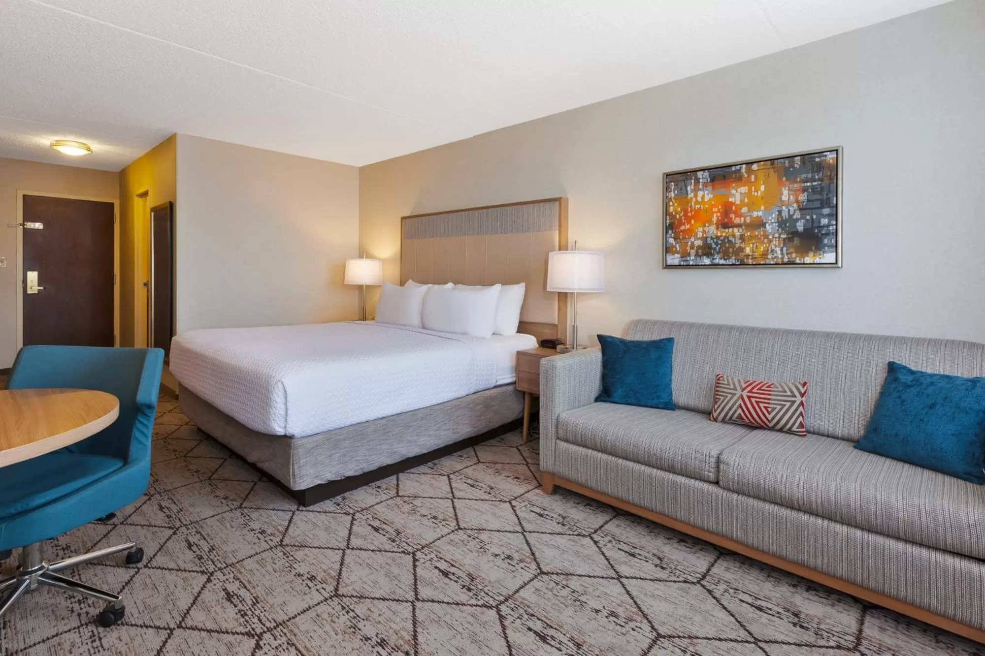 Standard King Room with Sofa Bed in Crowne Plaza Columbus North - Worthington by IHG