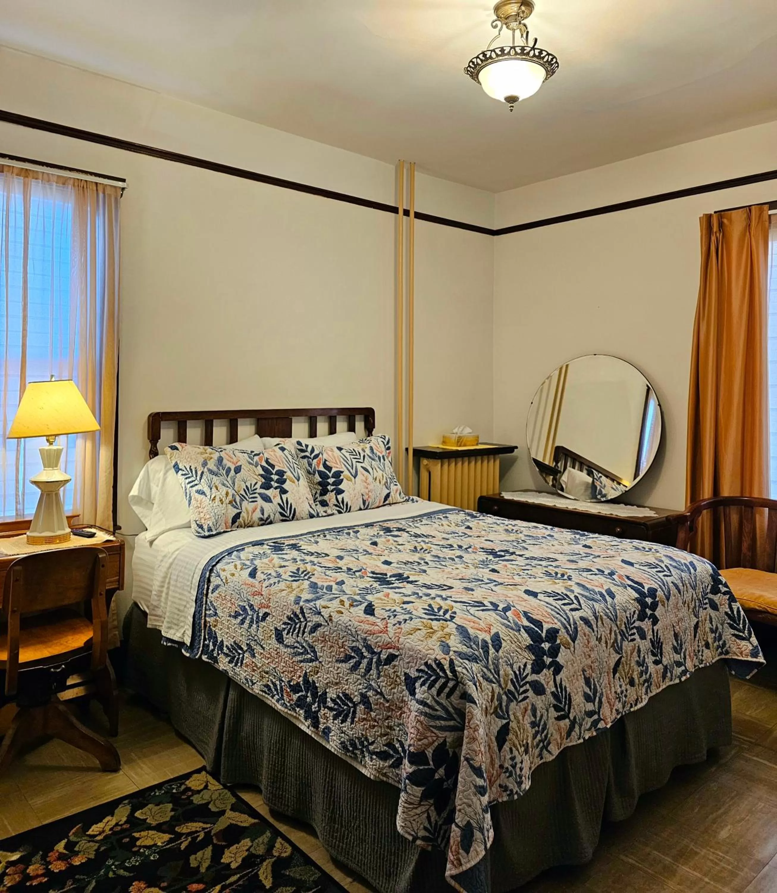 Deluxe Suite in Royal Hotel