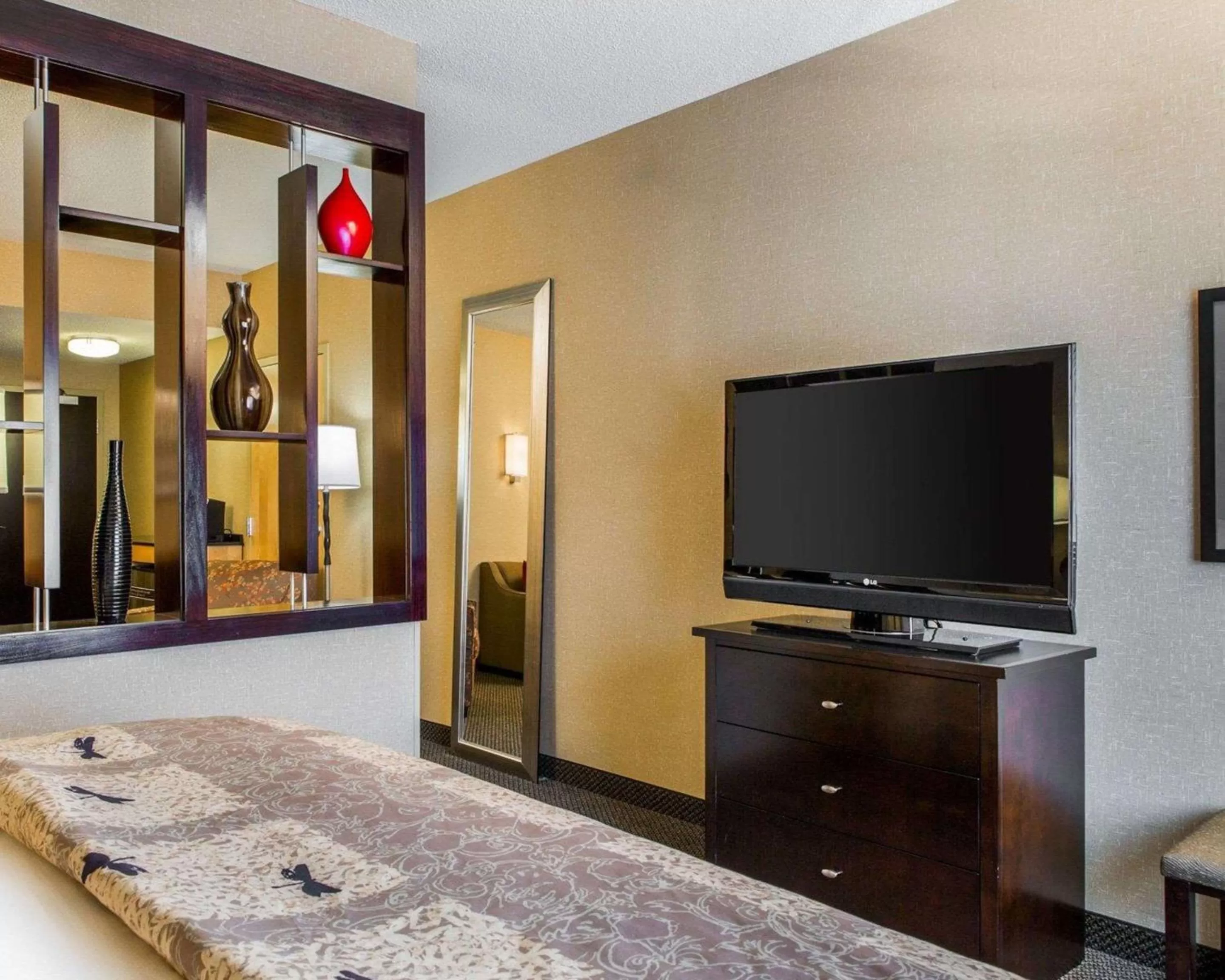 King Suite - Mobility and Hearing Accessible/Non-Smoking in Cambria Hotel Traverse City