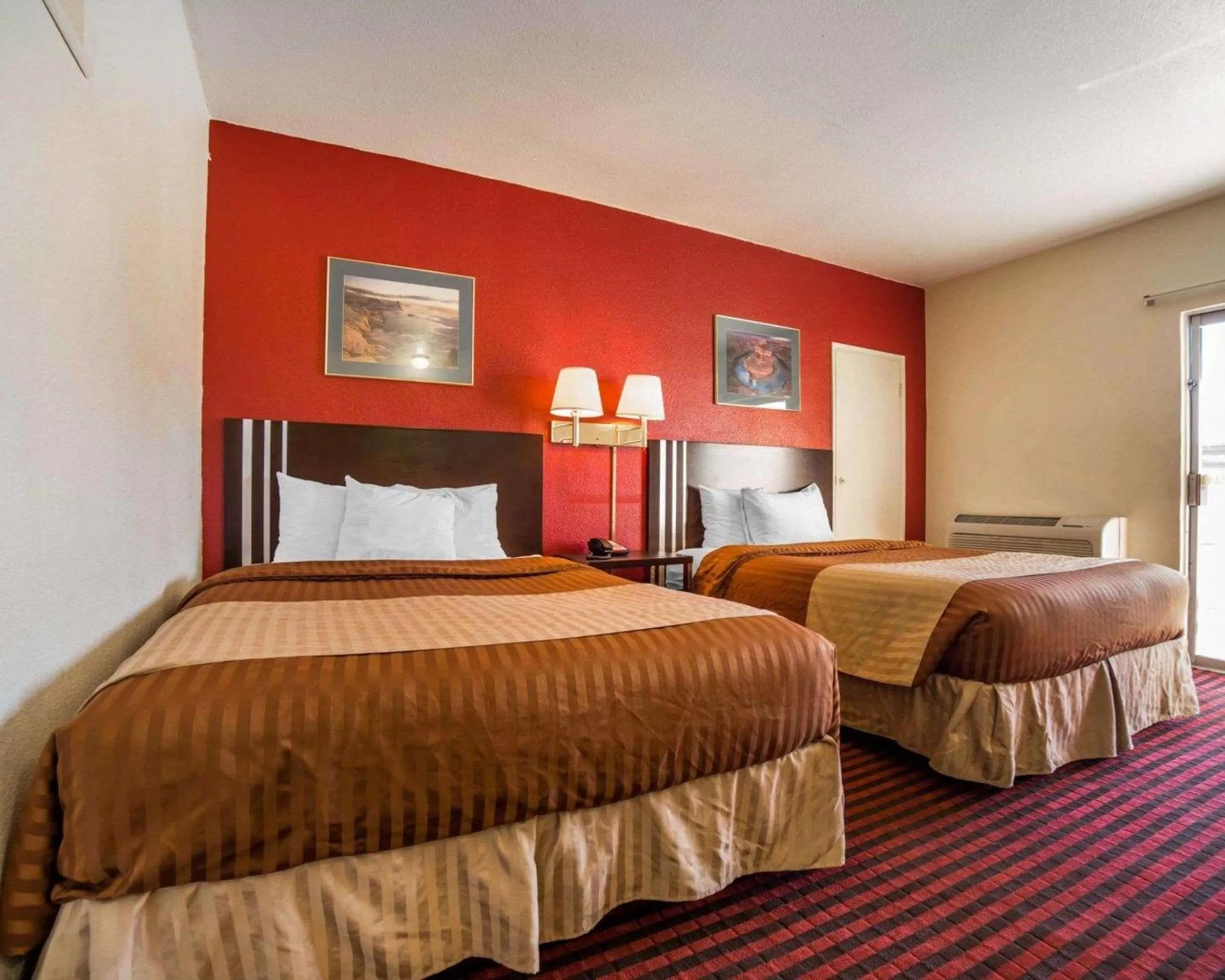 Queen Room with Two Queen Beds - Accessible/Non-Smoking  in Rodeway Inn at Lake Powell