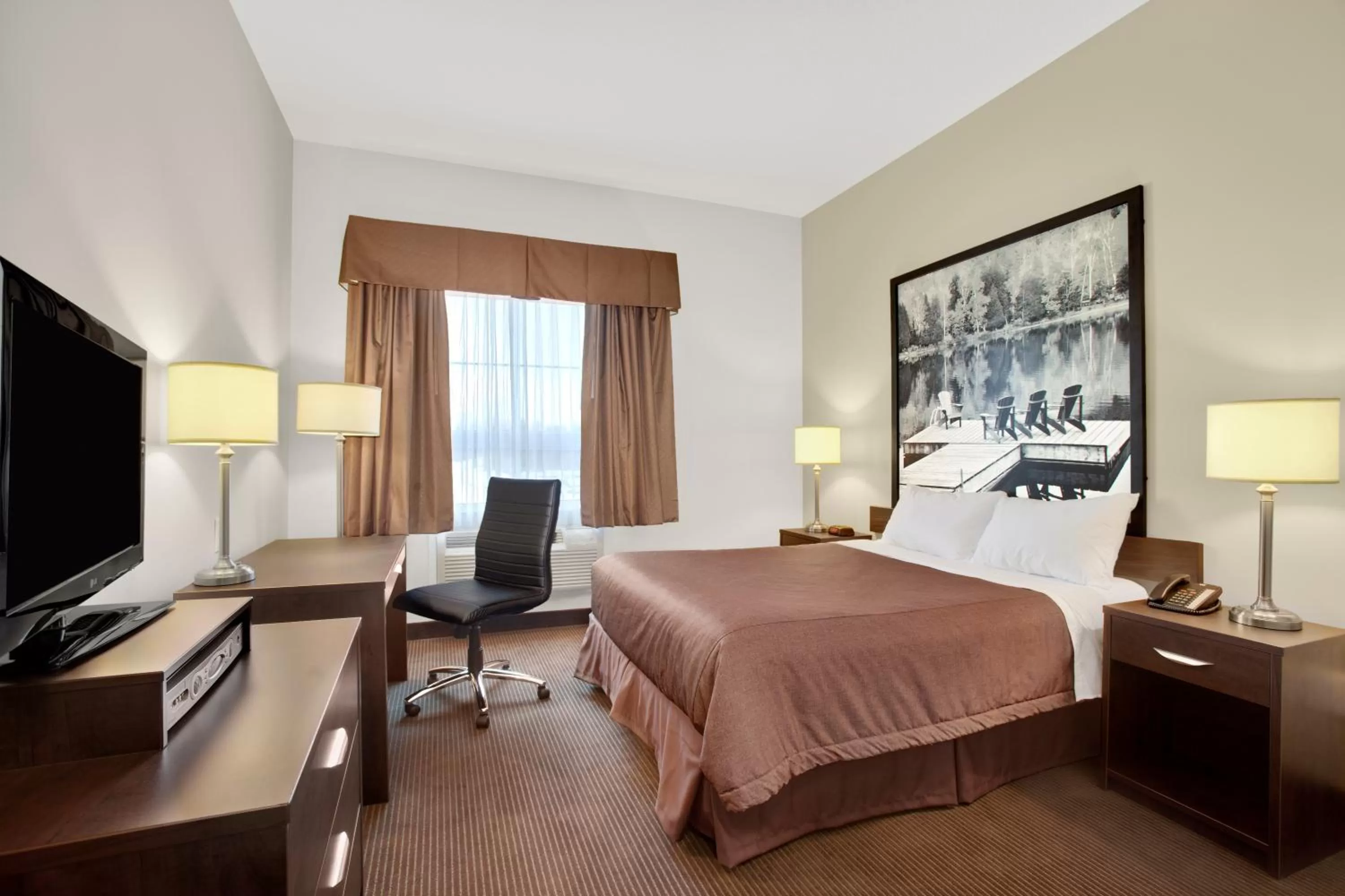 Business Queen Room - Non-Smoking in Super 8 by Wyndham Red Lake ON